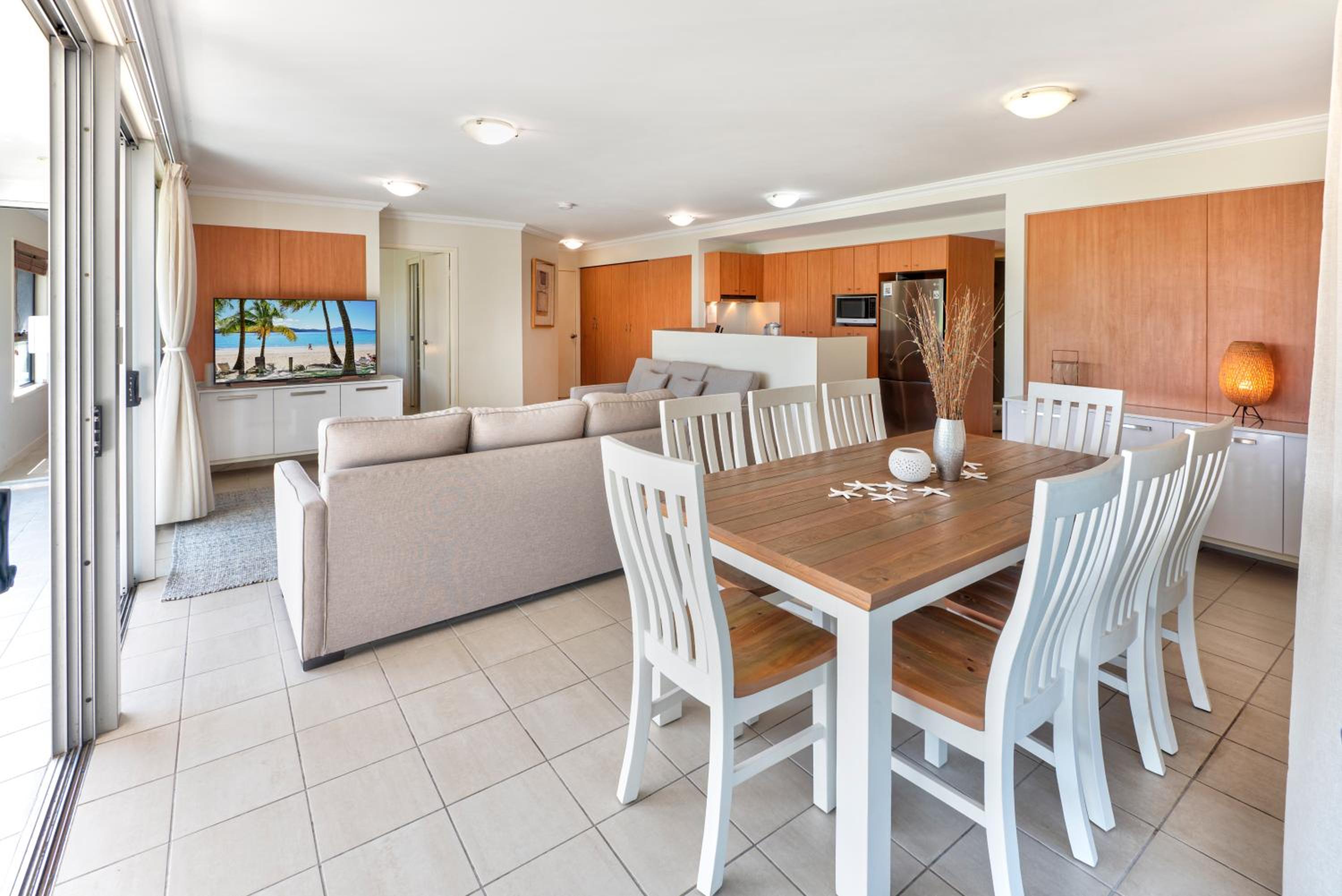 Oasis Apartments on Hamilton Island by HIHA