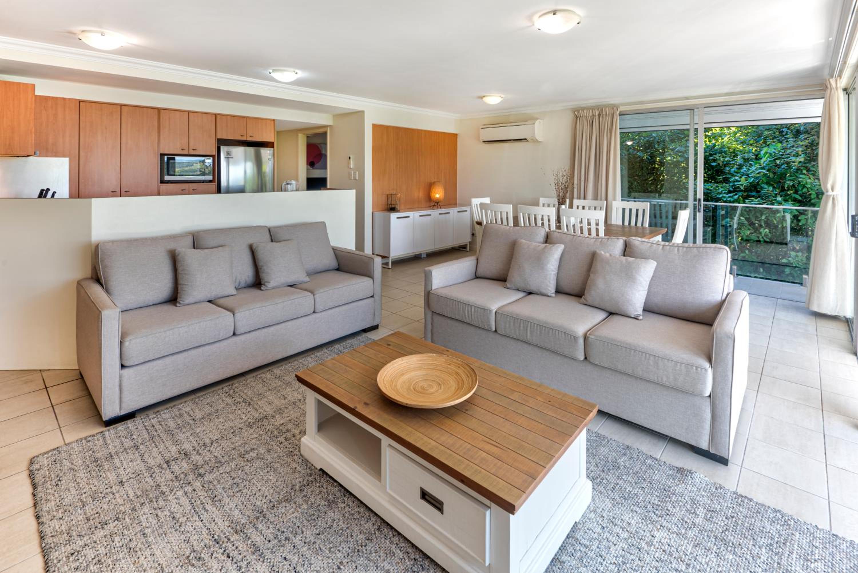 Oasis Apartments on Hamilton Island by HIHA