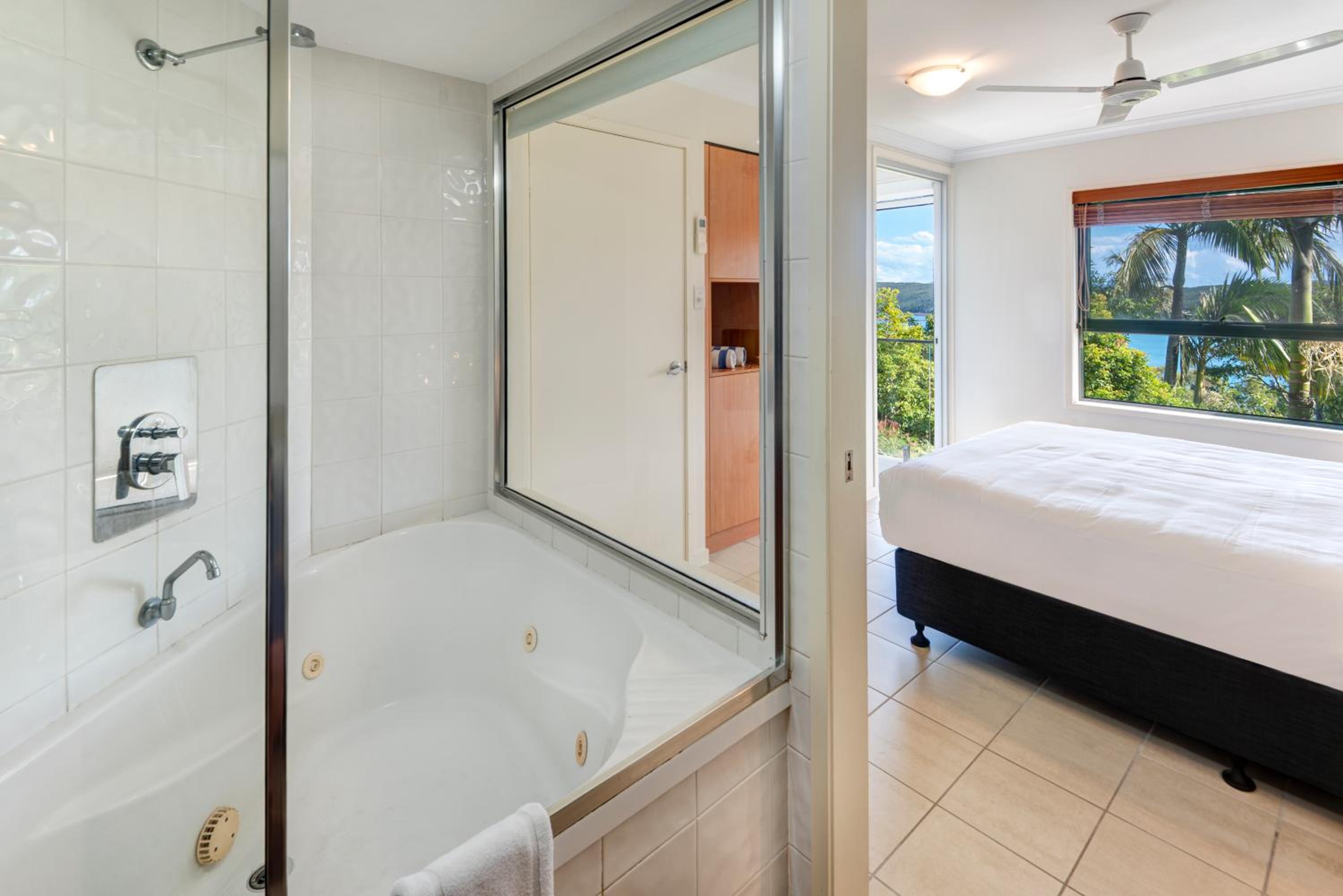 Oasis Apartments on Hamilton Island by HIHA
