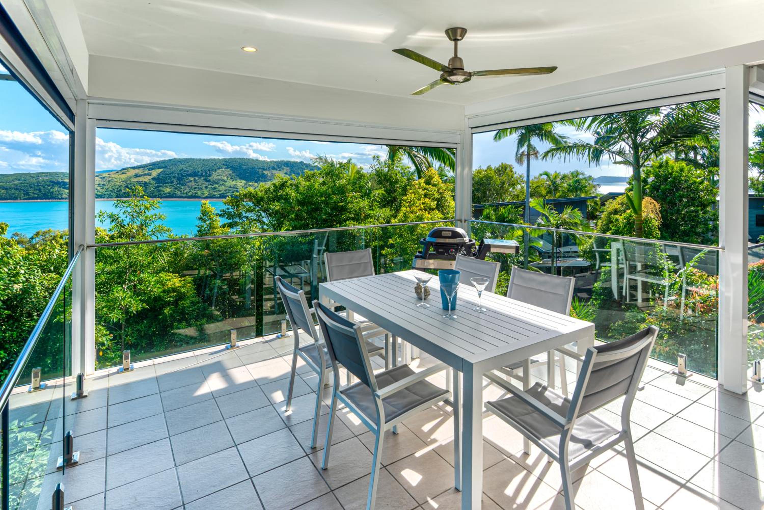 Oasis Apartments on Hamilton Island by HIHA