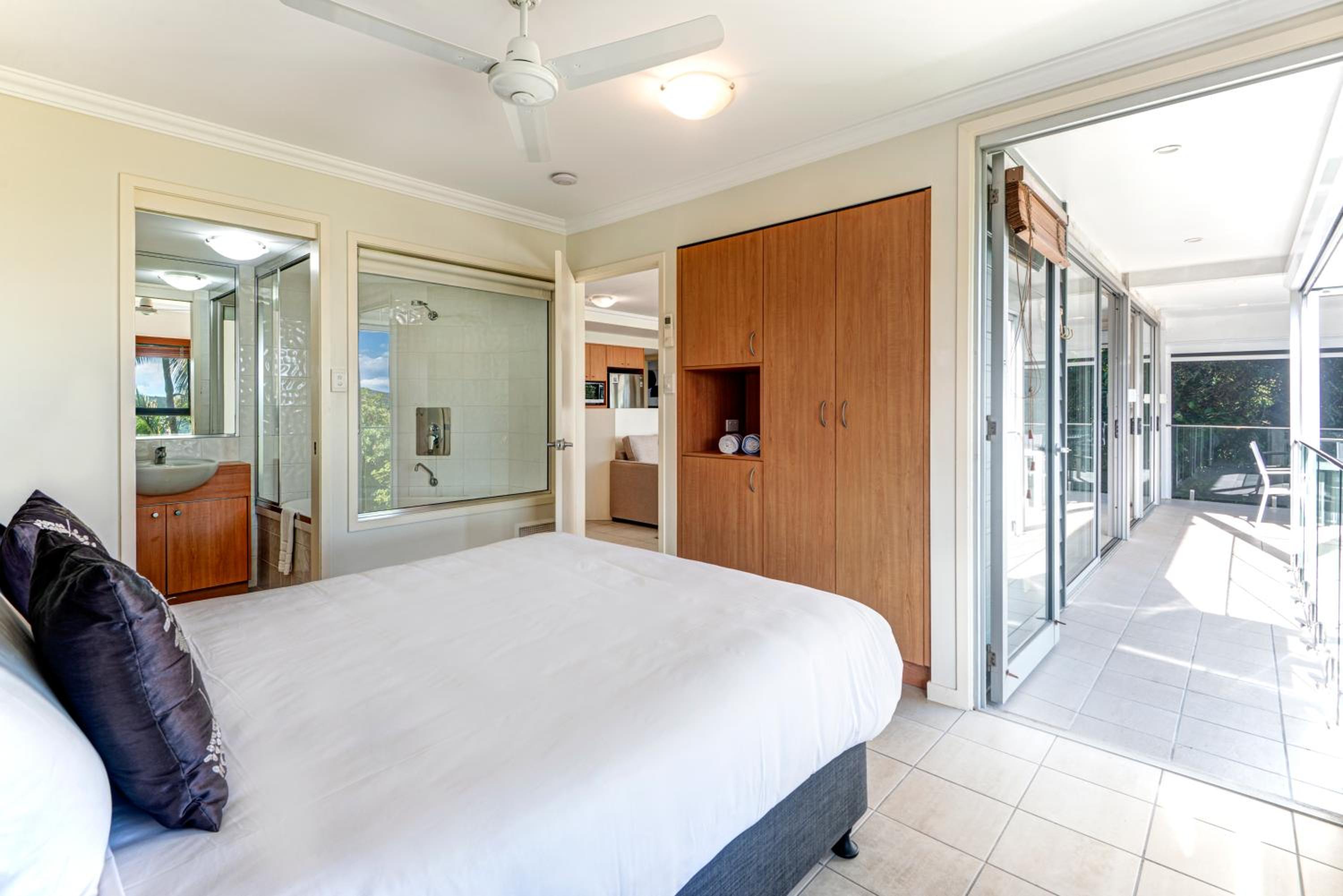 Oasis Apartments on Hamilton Island by HIHA