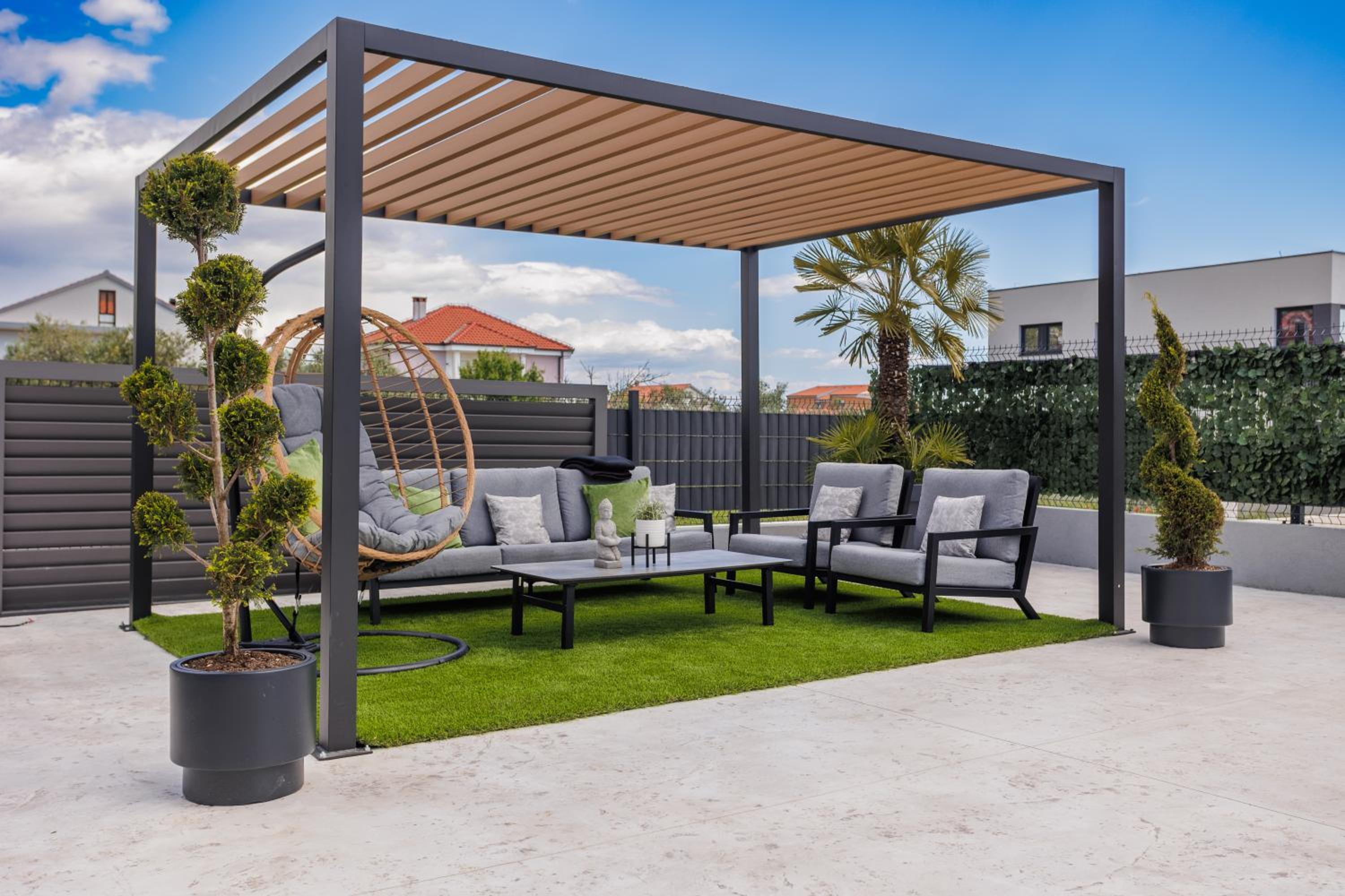 Hotel Sunluxvilla ,Heated Pool, IR Sauna - Image 1