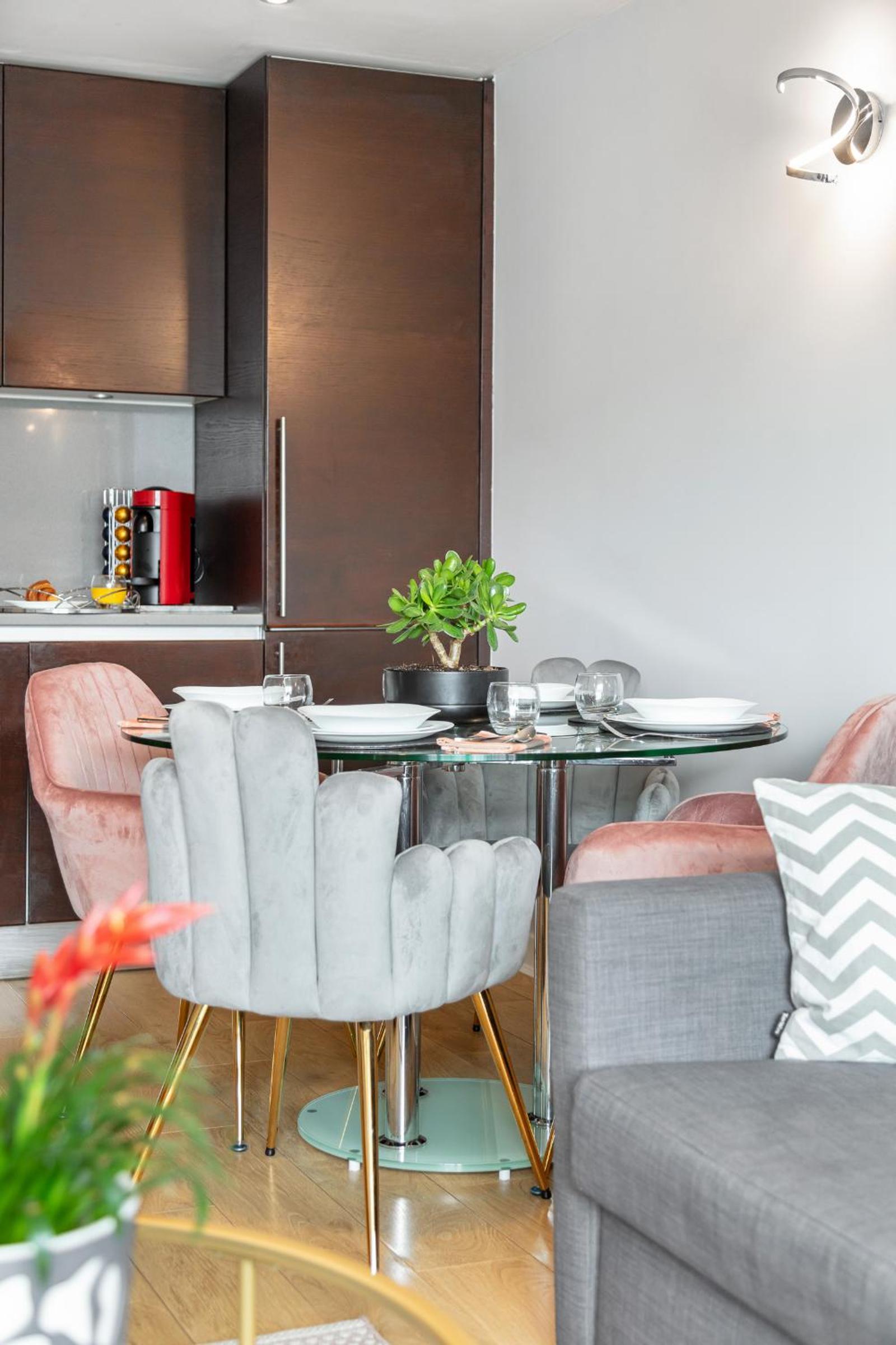 Stunning Apartment with Underground parking!