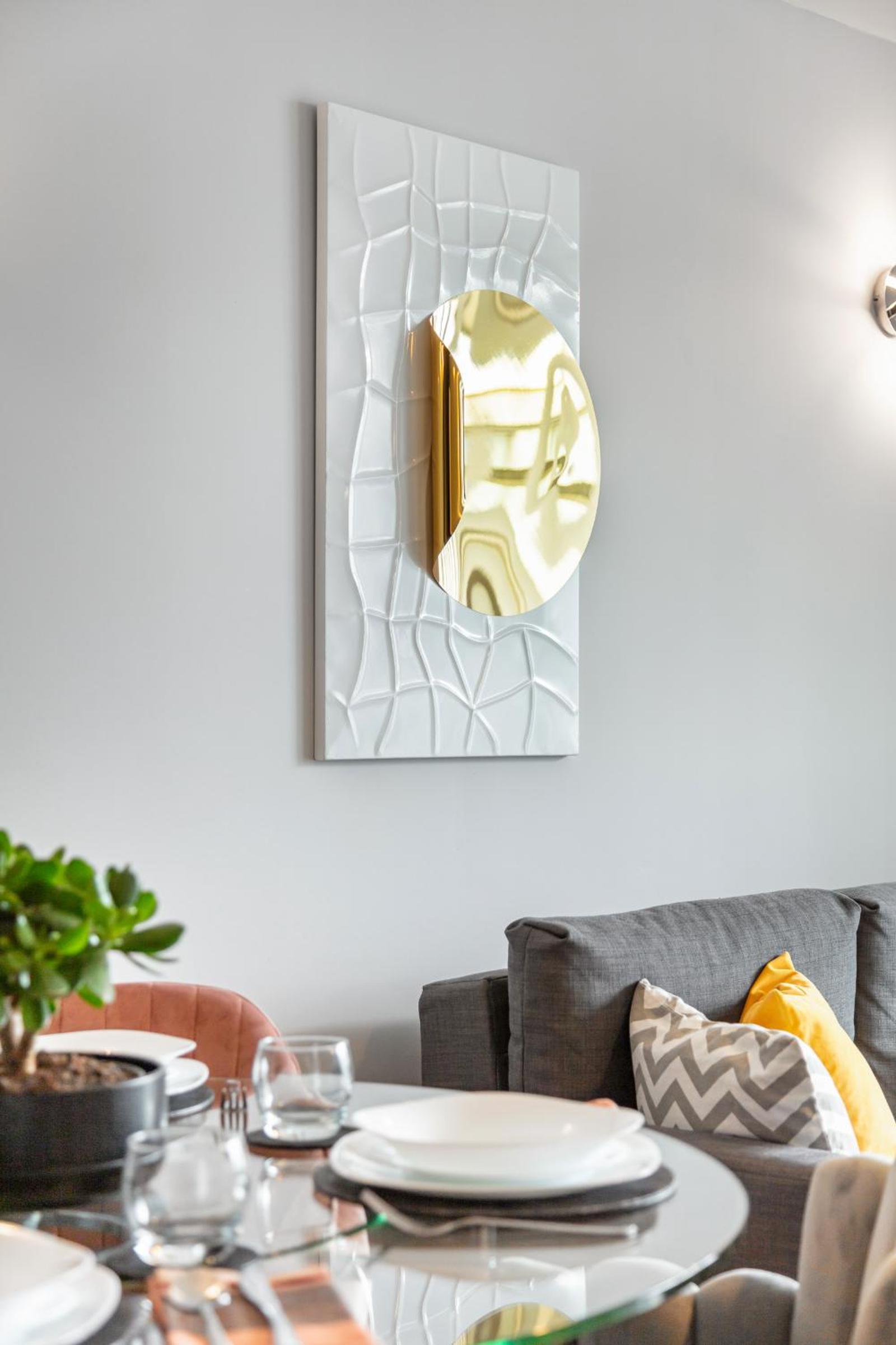 Stunning Apartment with Underground parking!
