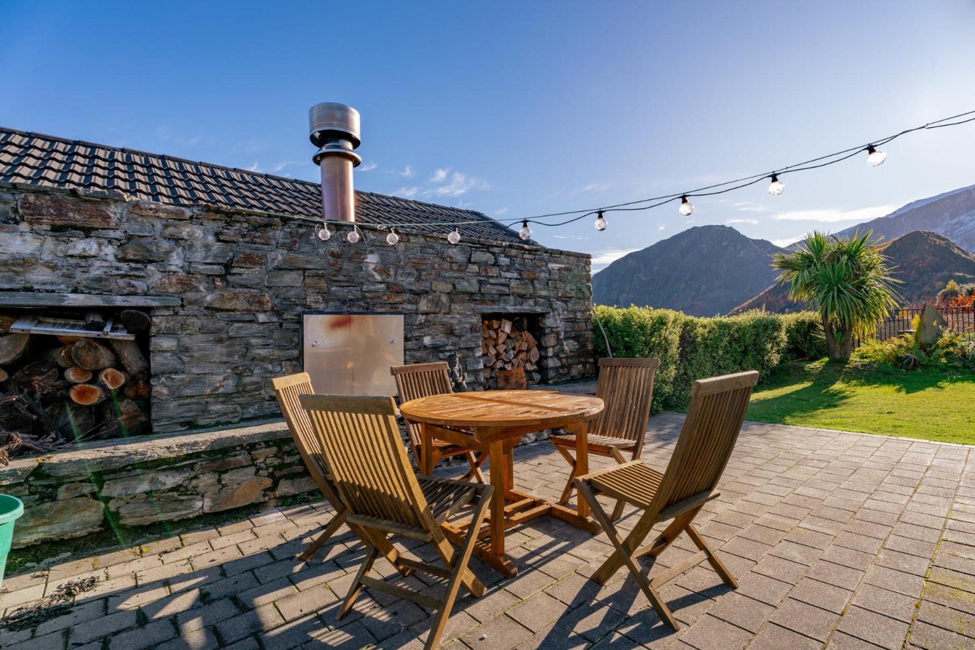 Arrow Glow - Arrowtown Holiday Home view 2