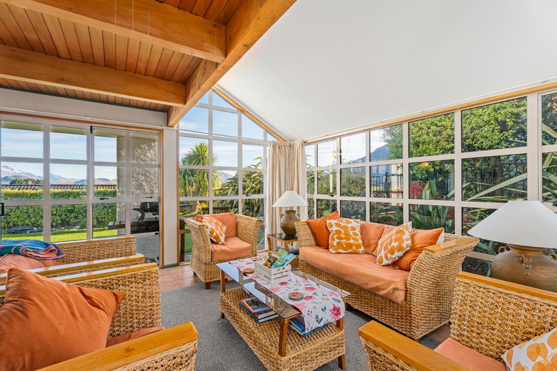Arrow Glow - Arrowtown Holiday Home view 3