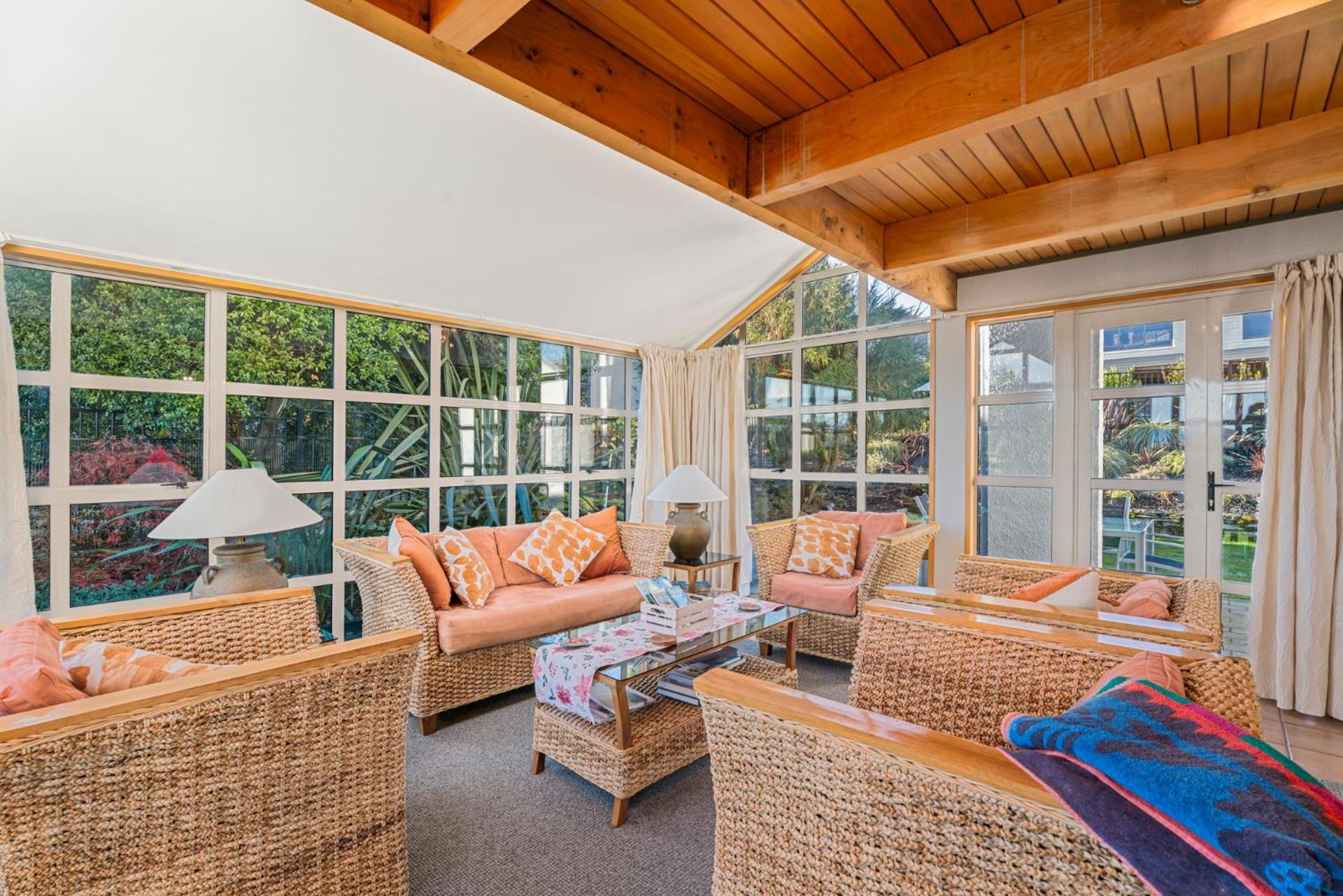 Arrow Glow - Arrowtown Holiday Home view 4