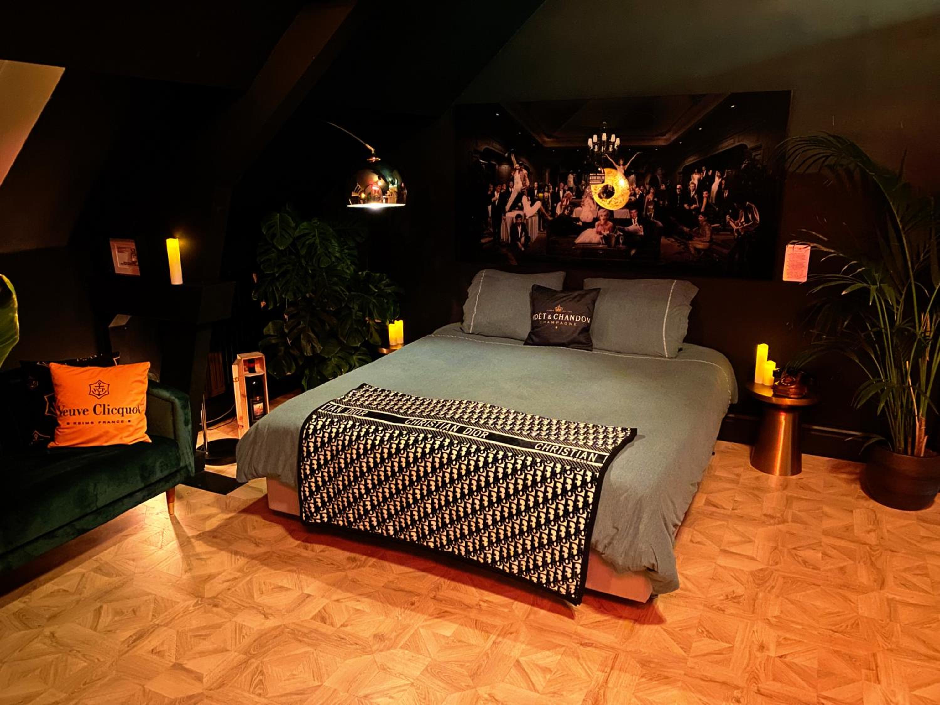 LoCo Paradiso - Two kingsize beds, outdoor terrace, DJ booth, bar, cinema, bathtub, kitchen, airco