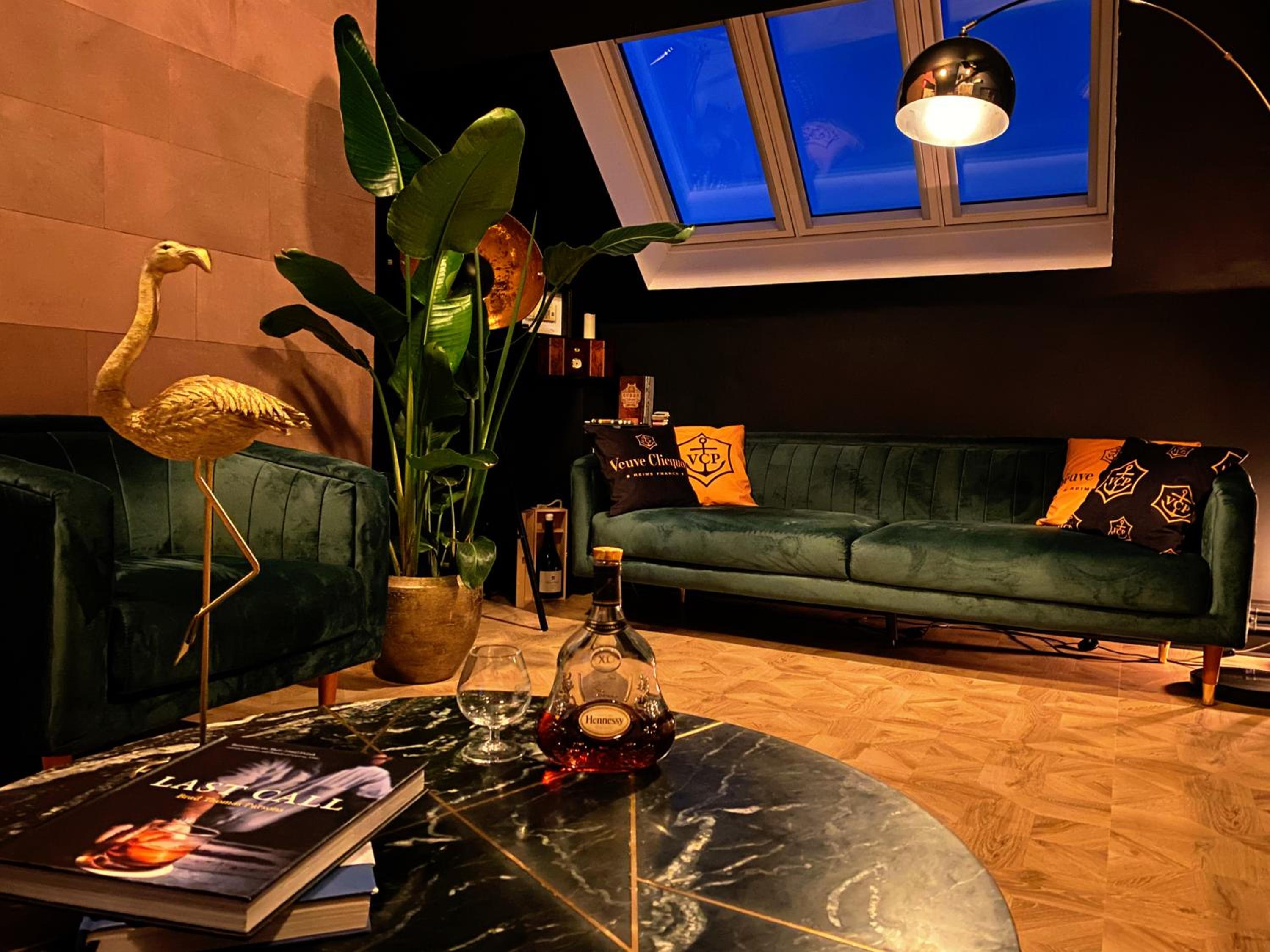 LoCo Paradiso - Two kingsize beds, outdoor terrace, DJ booth, bar, cinema, bathtub, kitchen, airco