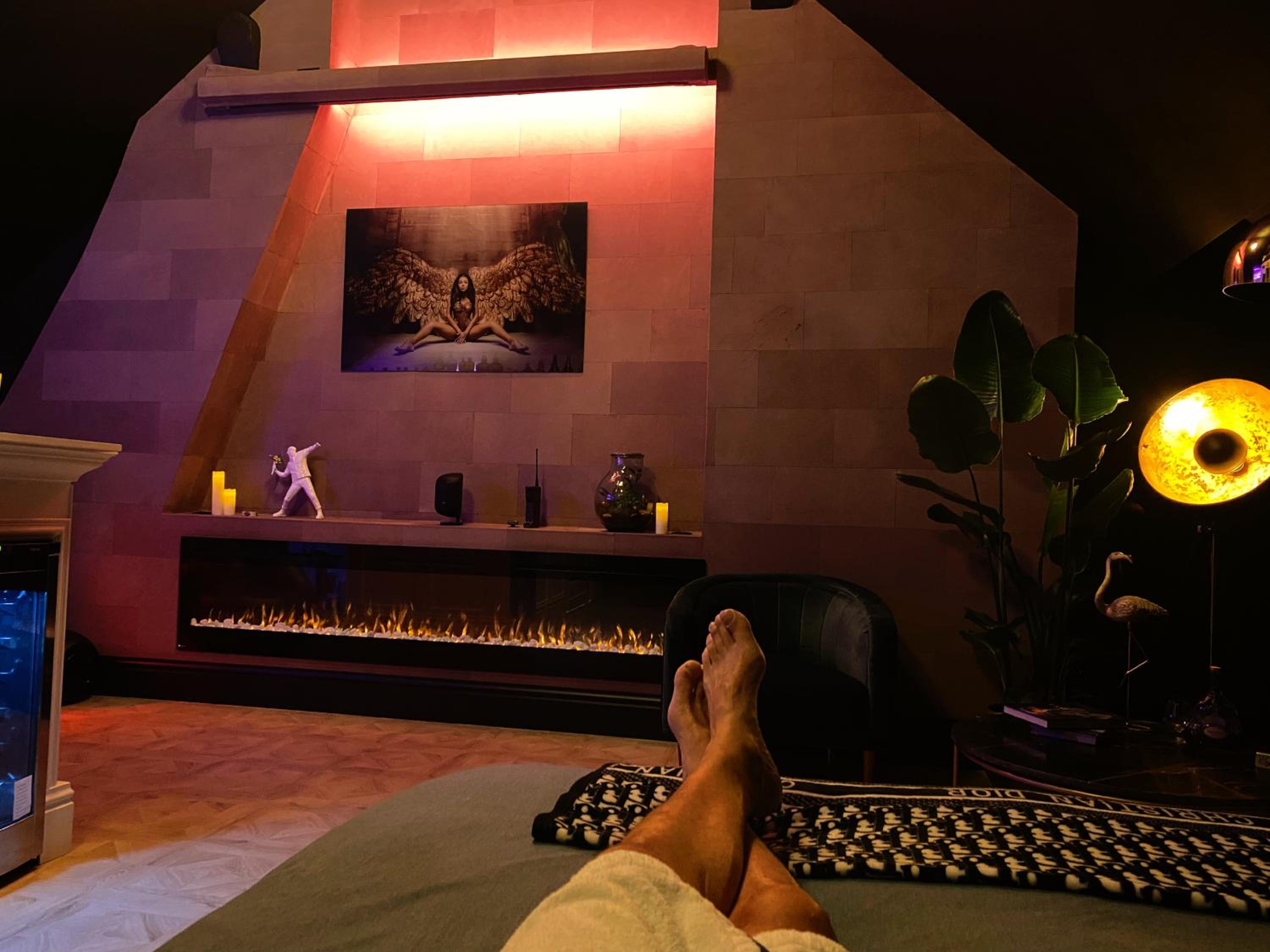 LoCo Paradiso - Two kingsize beds, outdoor terrace, DJ booth, bar, cinema, bathtub, kitchen, airco