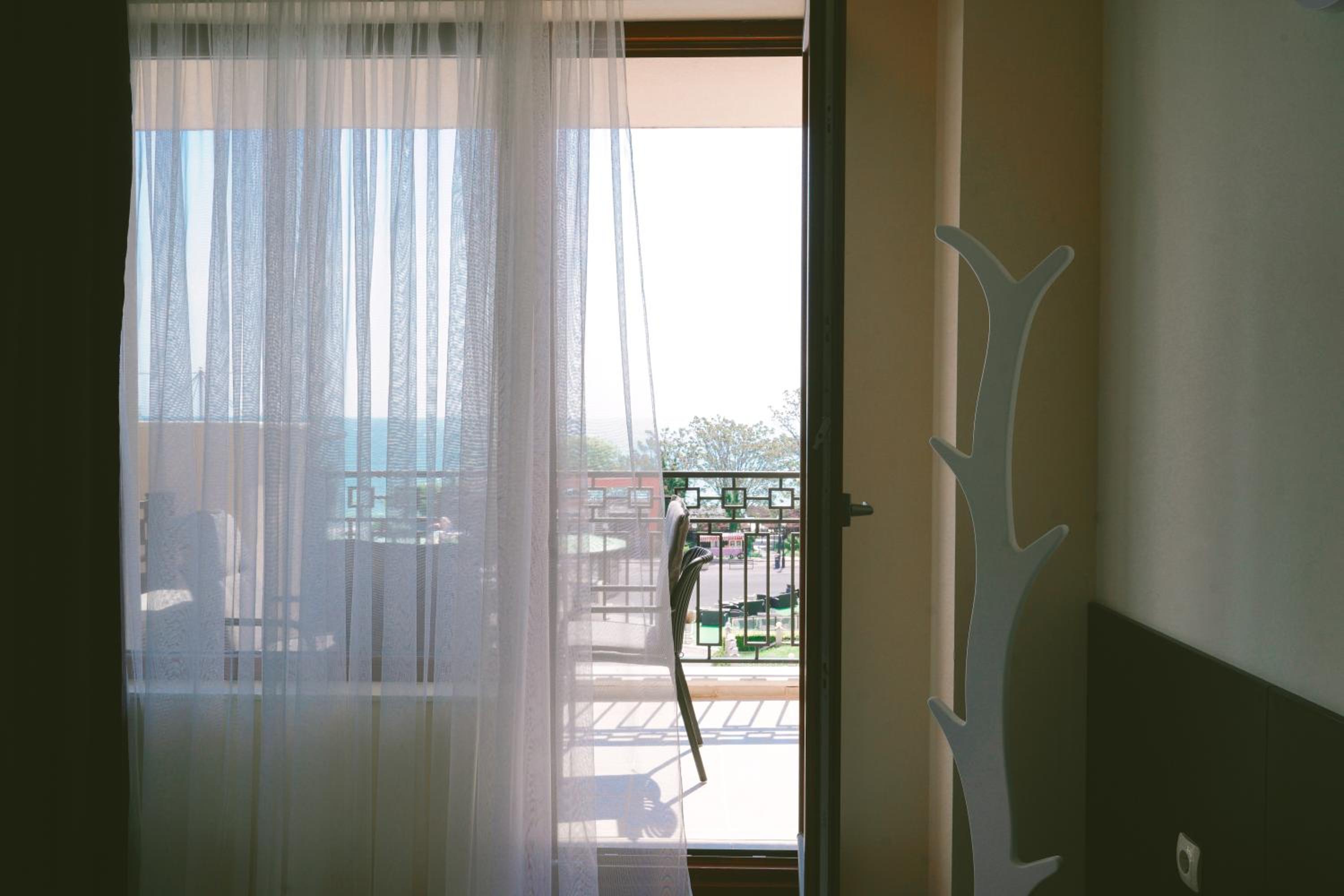 Golden Sands - Two Bedroom apartment on the beach