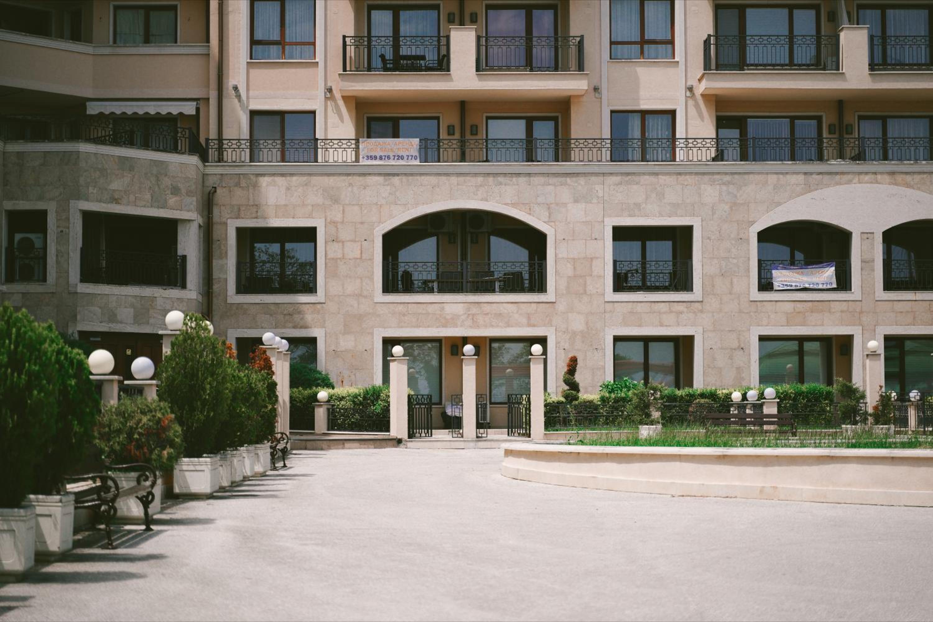 Golden Sands - Two Bedroom apartment on the beach