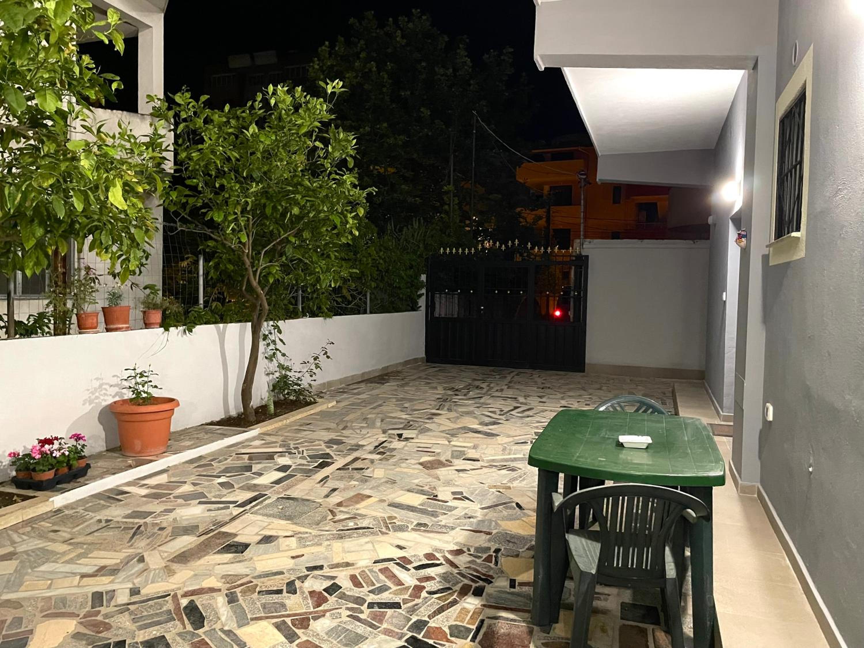 Lumturi Resident