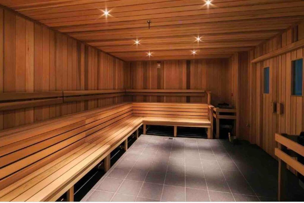 Midnight Luxe 1BR Apartment in the heart of Braddon Views from L7 Pool Sauna Gym Secure Parking Wifi Wine