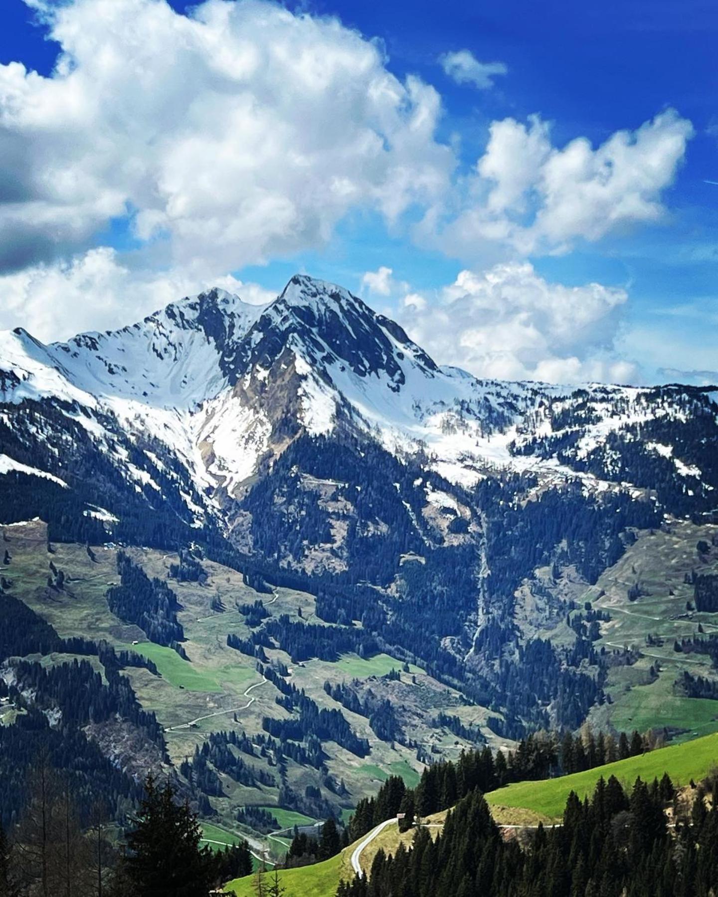 Chalet Franzi - Ruhiges Chalet mit Bergblick, Garten und gratis Eintritt ins Solarbad