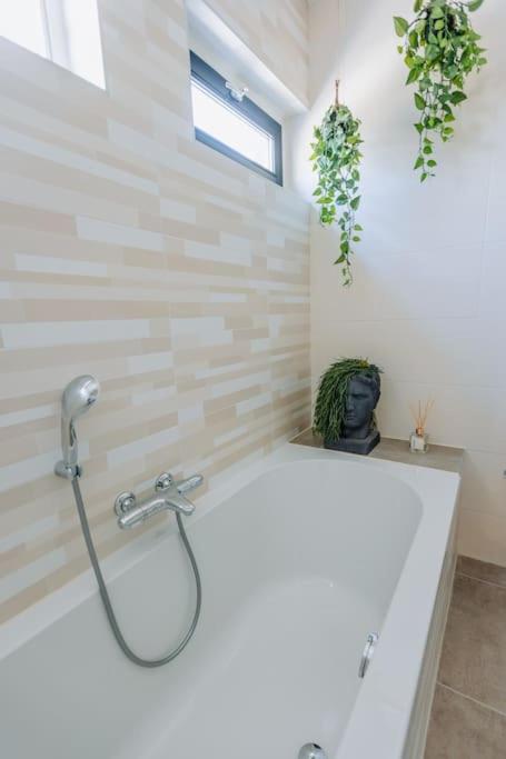 Brand new bright & luxurious villa in Amsterdam! photo 5