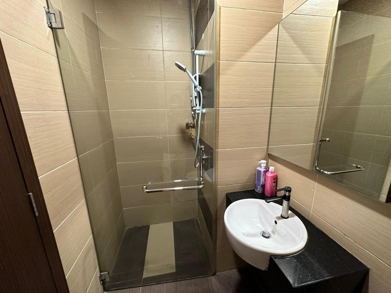 KSL 2Bedroom with WiFi Netflix 58 inch TV high floor balcony