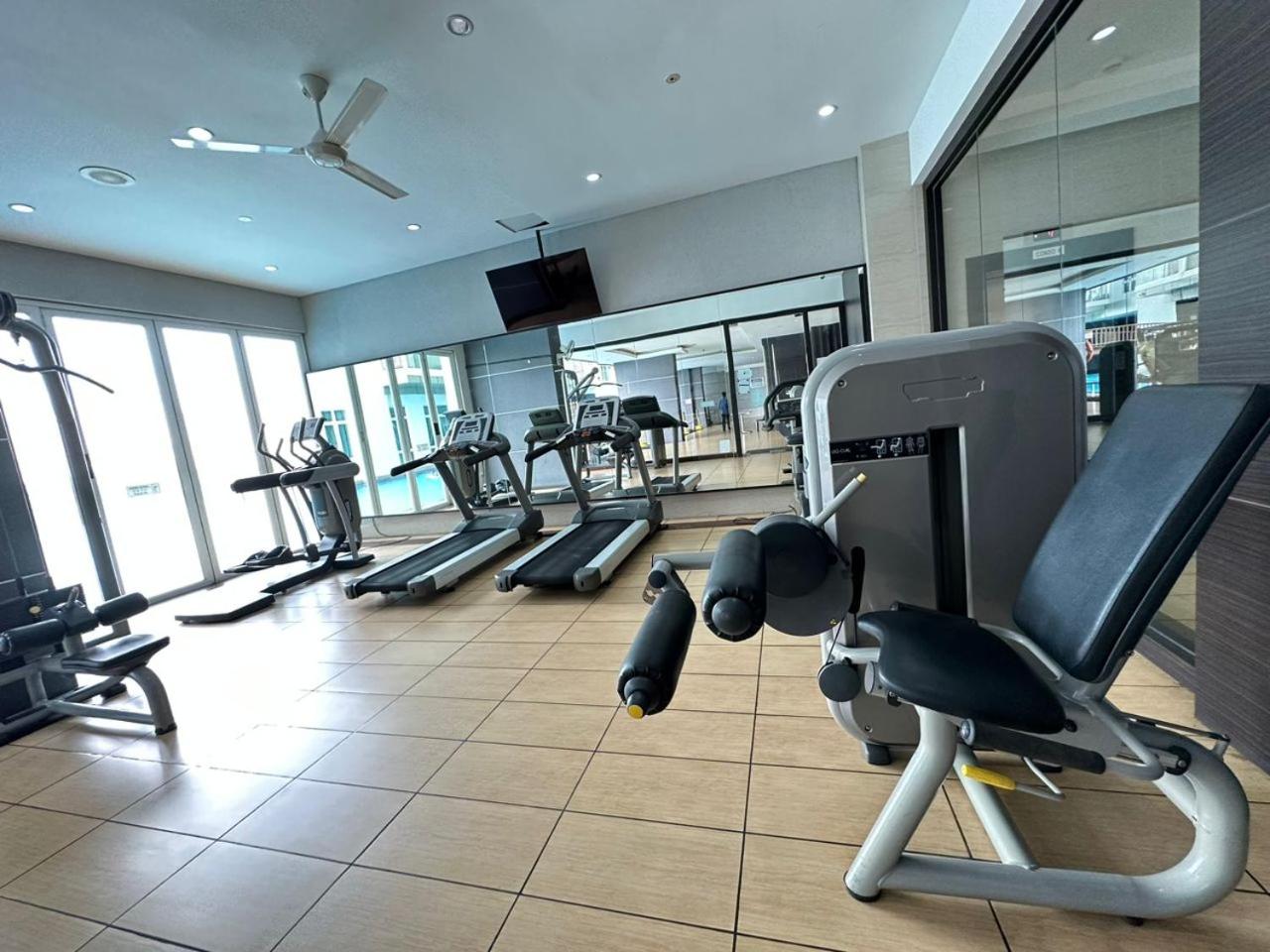 KSL 2Bedroom with WiFi Netflix 58 inch TV high floor balcony