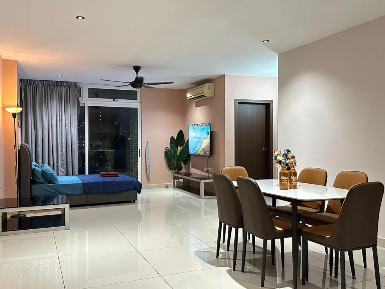 KSL 2Bedroom with WiFi Netflix 58 inch TV high floor balcony