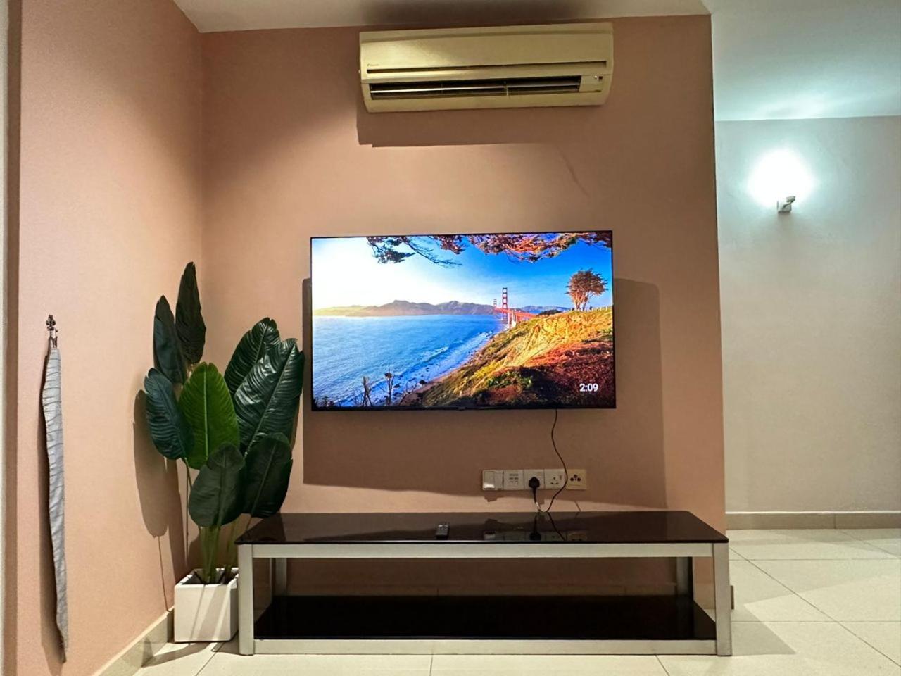KSL 2Bedroom with WiFi Netflix 58 inch TV high floor balcony