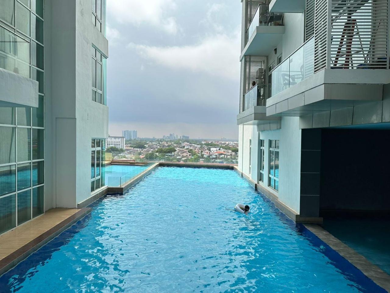 KSL 2Bedroom with WiFi Netflix 58 inch TV high floor balcony