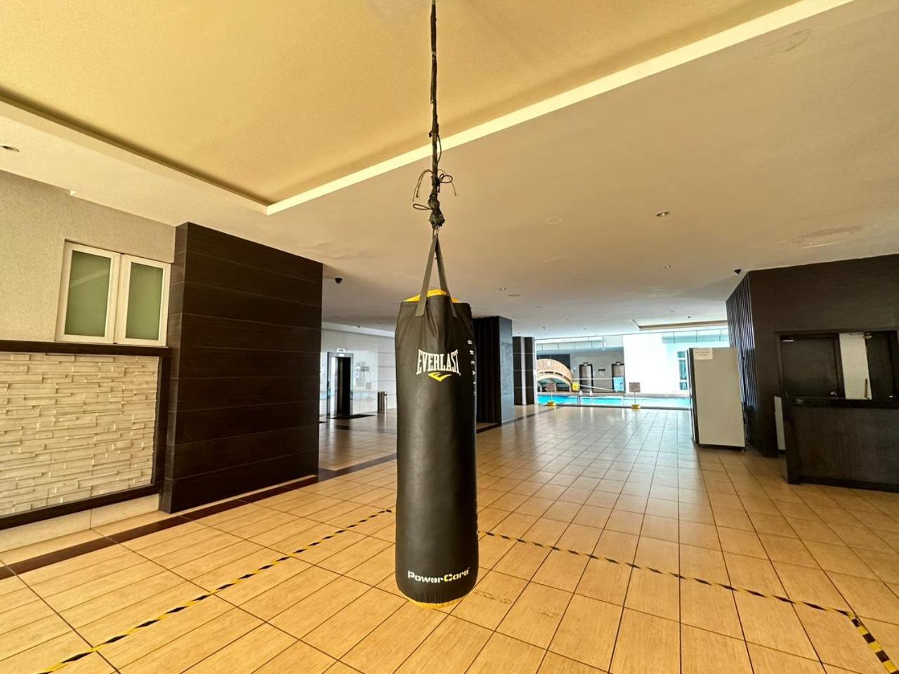 KSL 2Bedroom with WiFi Netflix 58 inch TV high floor balcony