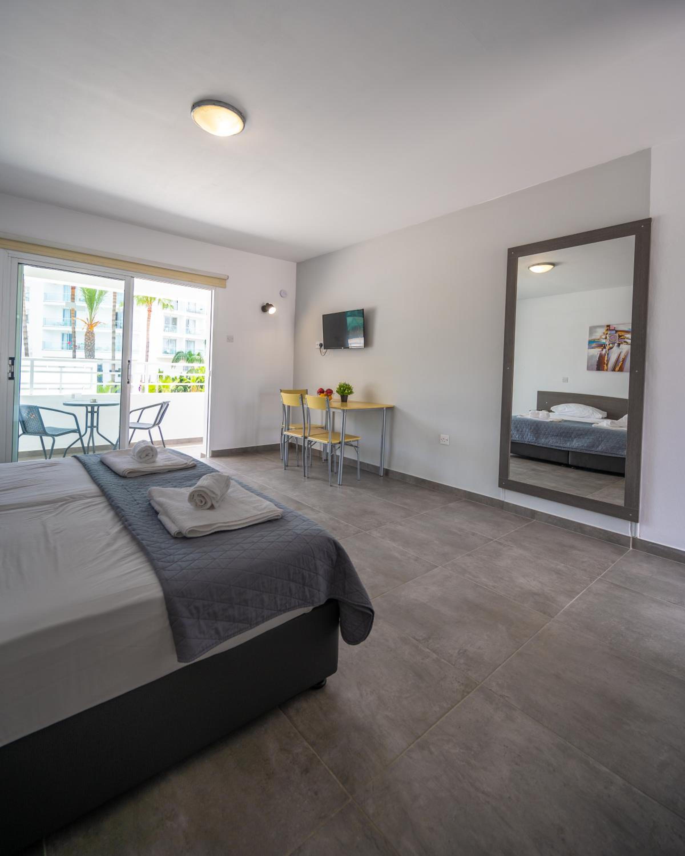 Nissi Avenue 64 Studio 1 - Luxcyservices view 2