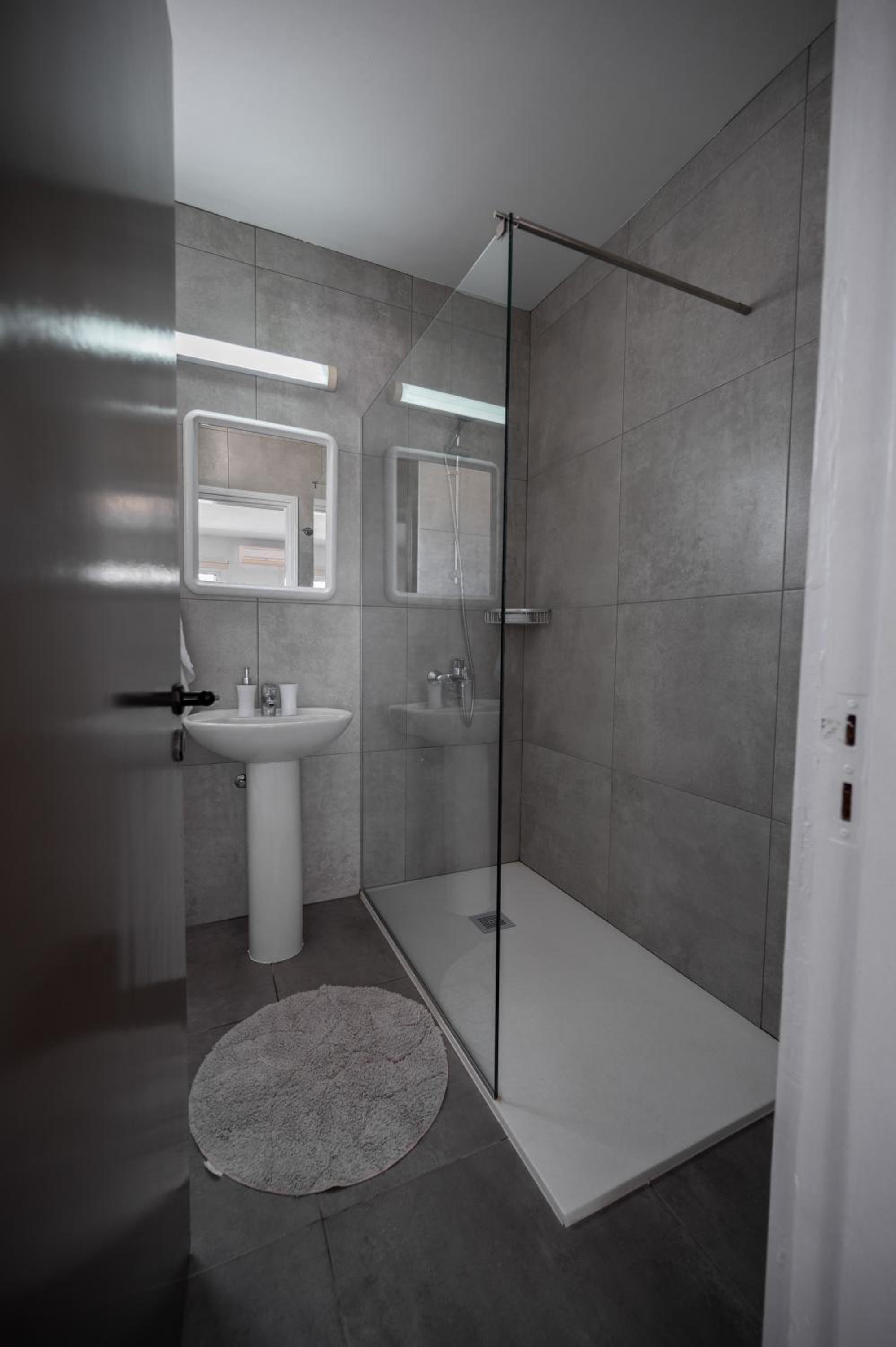 Nissi Avenue 64 Studio 1 - Luxcyservices view 5