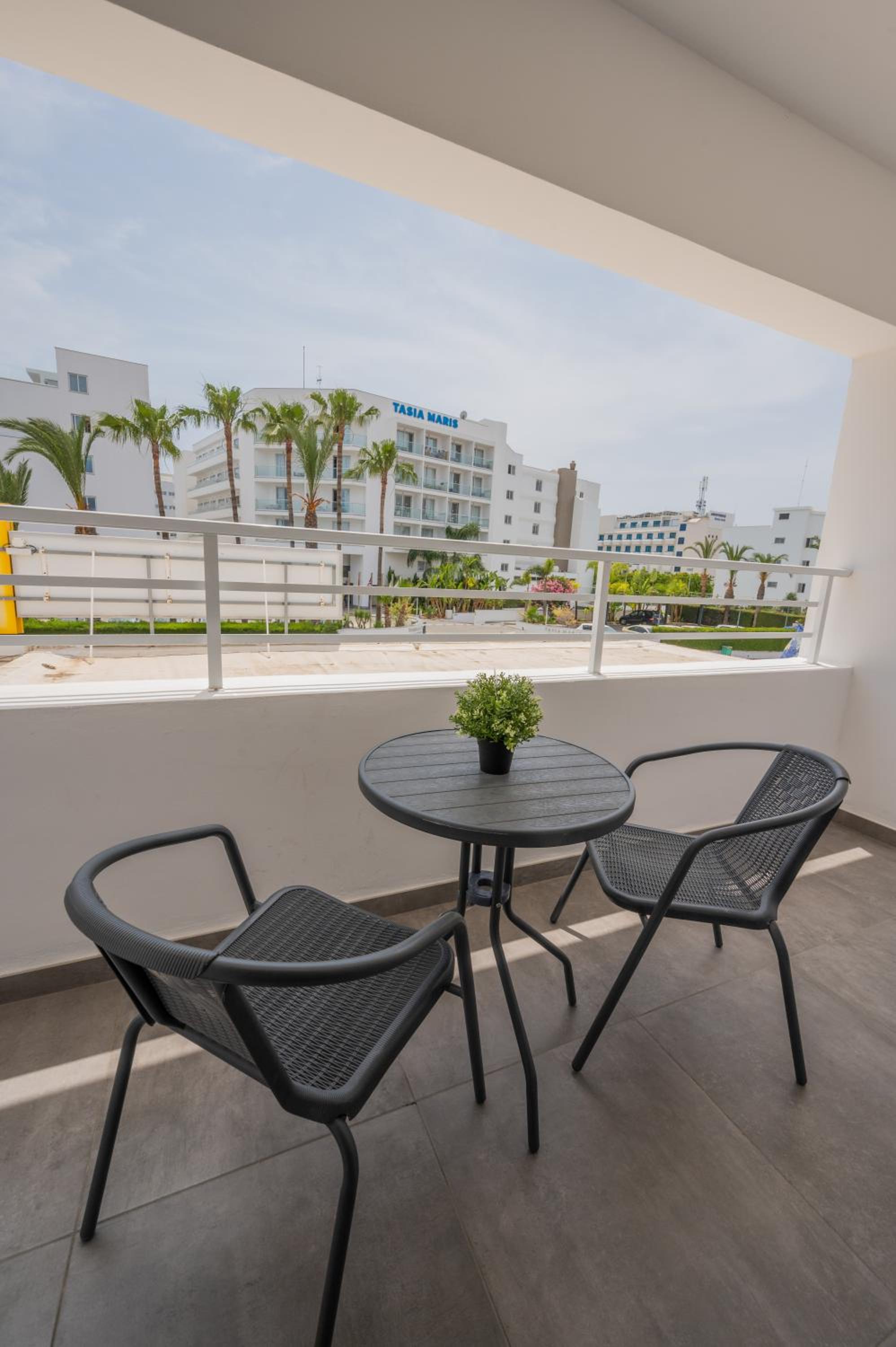 Nissi Avenue 64 Studio 1 - Luxcyservices view 3