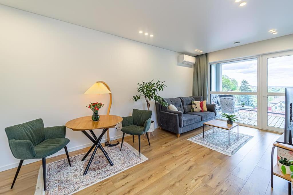 Sky Apartment with free parking and balcony & AC view 4