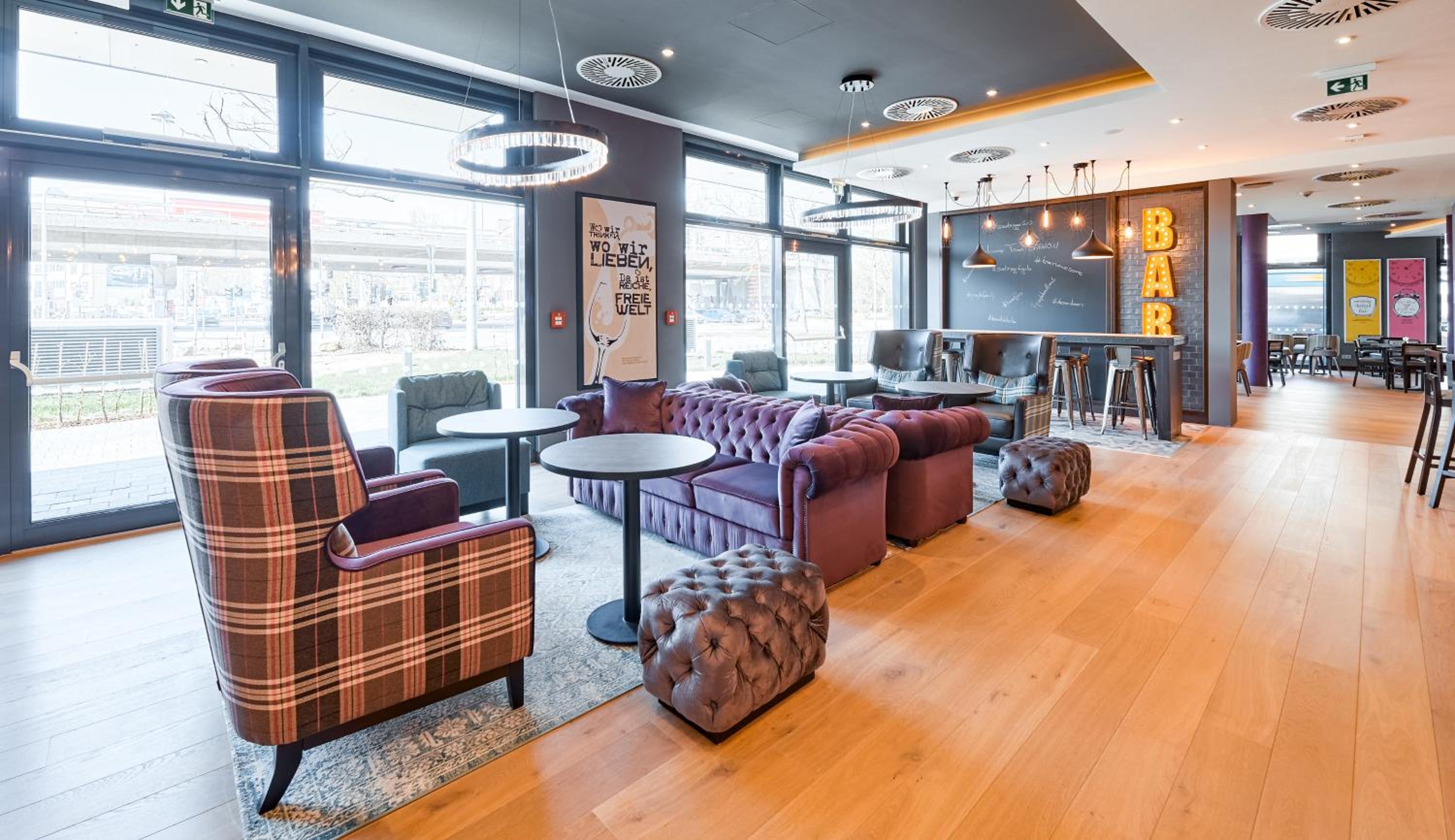 bar & lounge