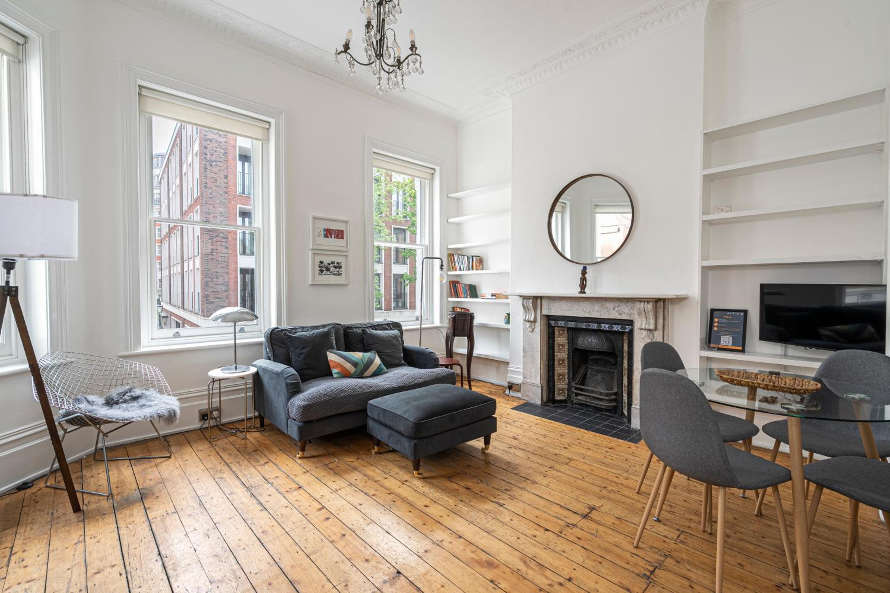 JOIVY Chic flat with private terrace near Kensington Palace view 5