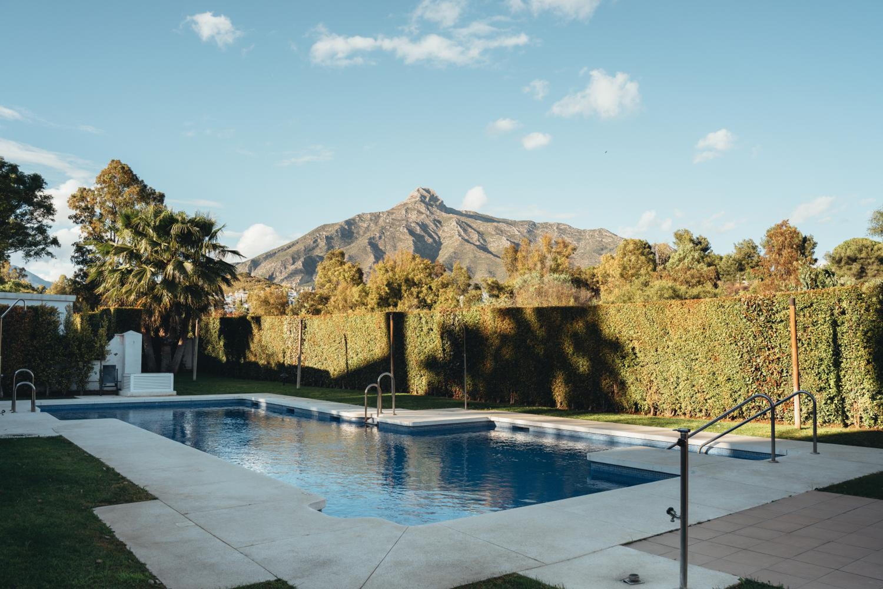 2BDR Penthouse, Los Naranjos, w/pool, 2km P.Banús view 2
