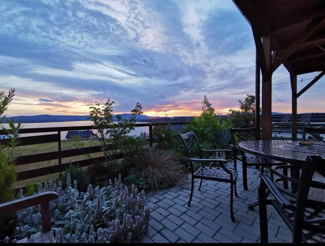 Apartmán s terasou a výhledem na jezero Lipno