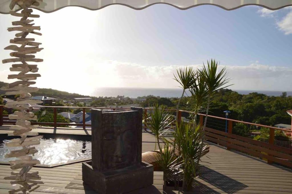 La villa Coconut vue à 180° mer rocher du Diamant