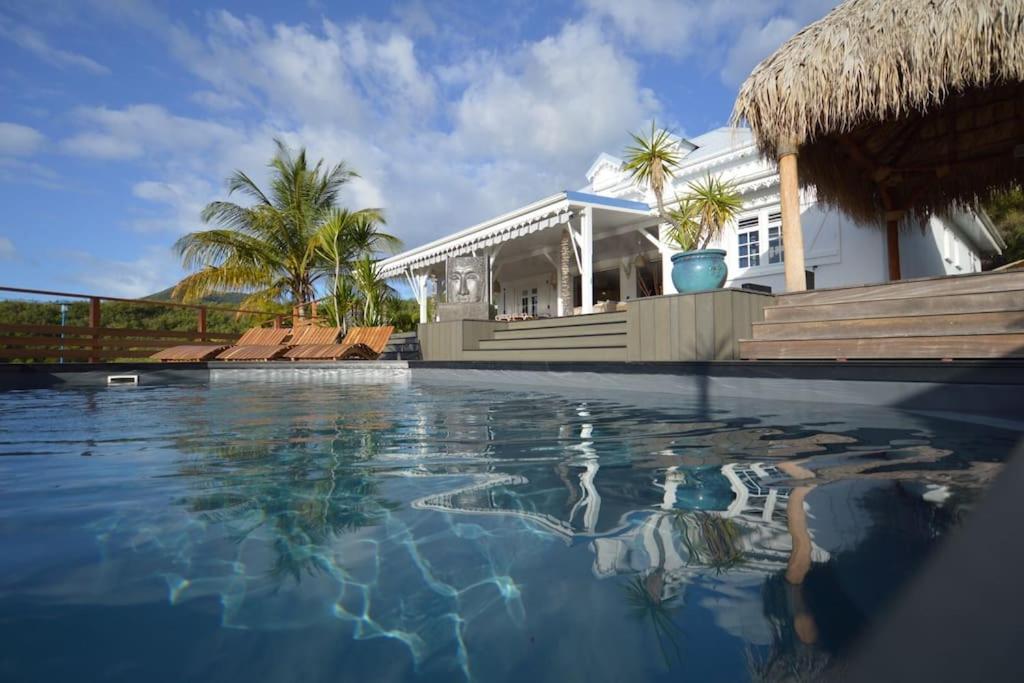 La villa Coconut vue à 180° mer rocher du Diamant