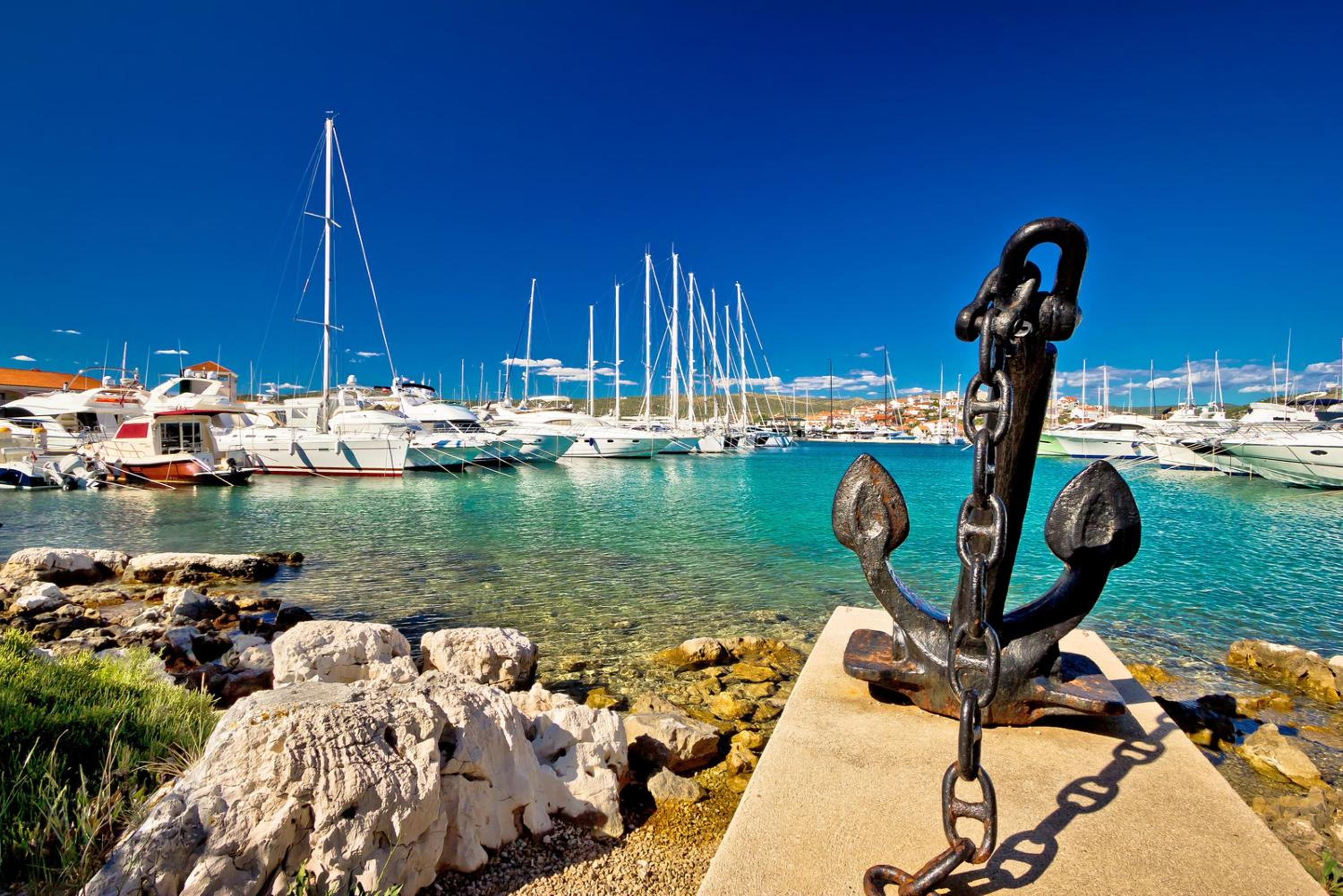 Seafront apt with terrace 4 bedrooms and mooring