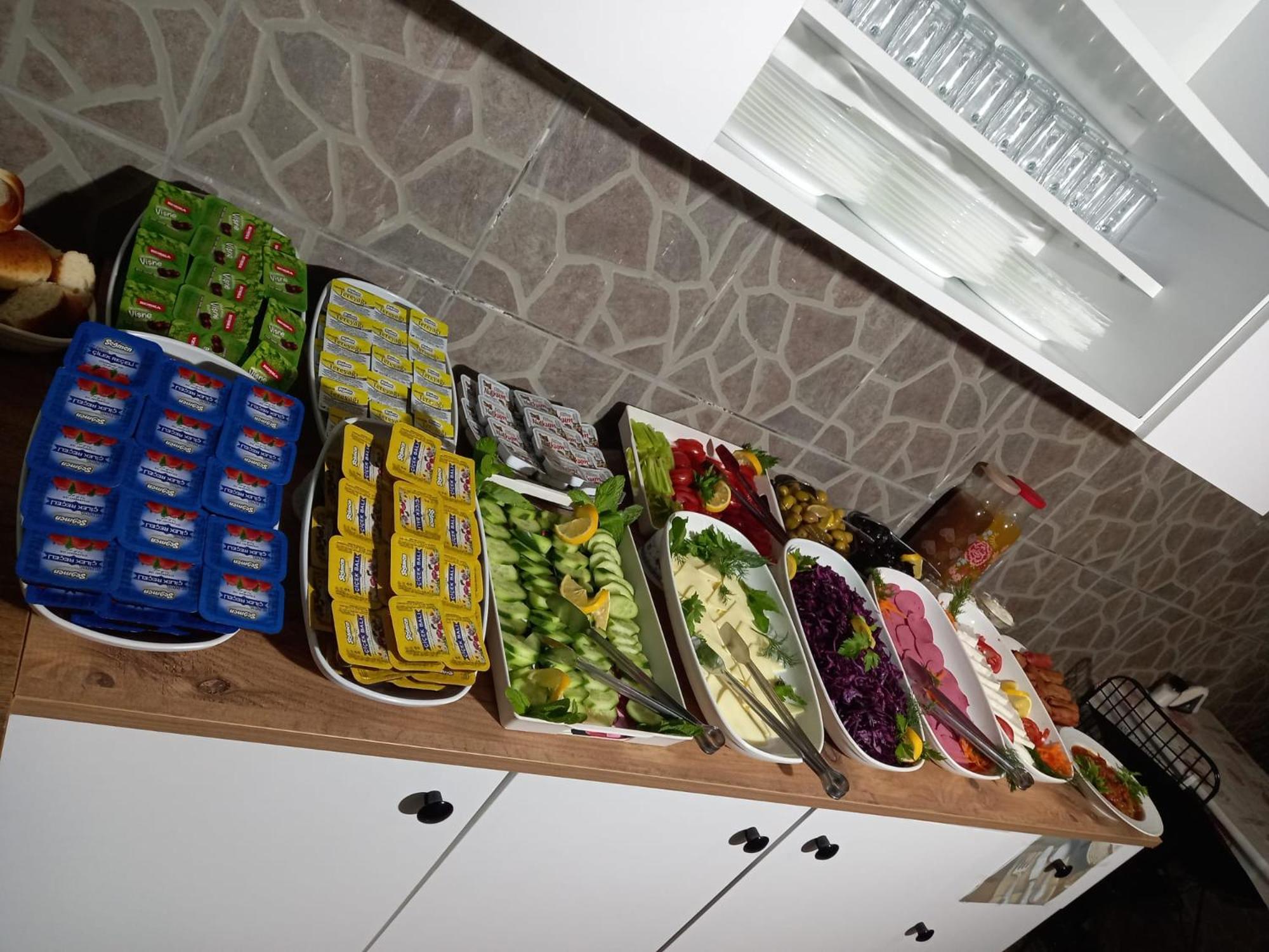 Emirhan Guesthouse & Suites