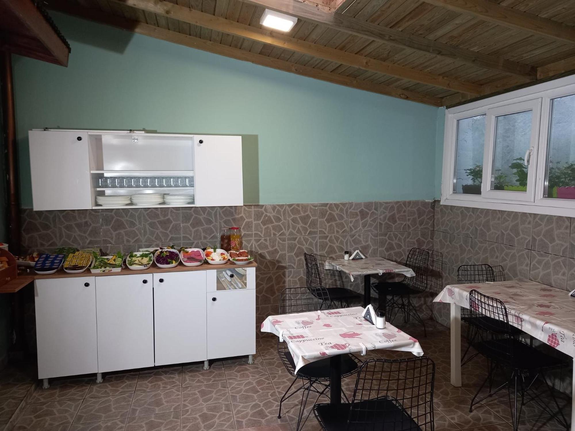 Emirhan Guesthouse & Suites