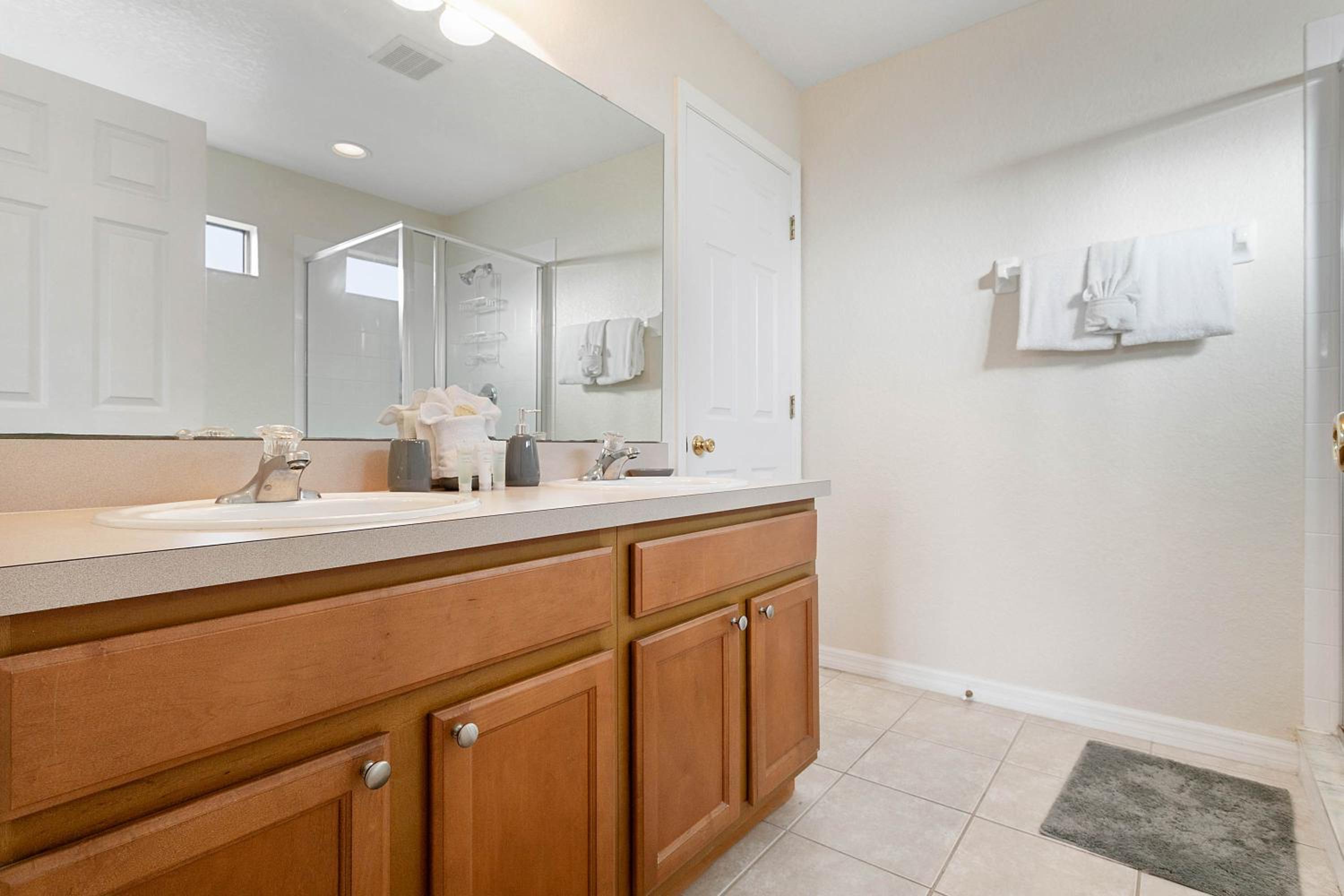 Paradise Resort Styles 4 BEDROOMS with 3 baths Pool and SPA