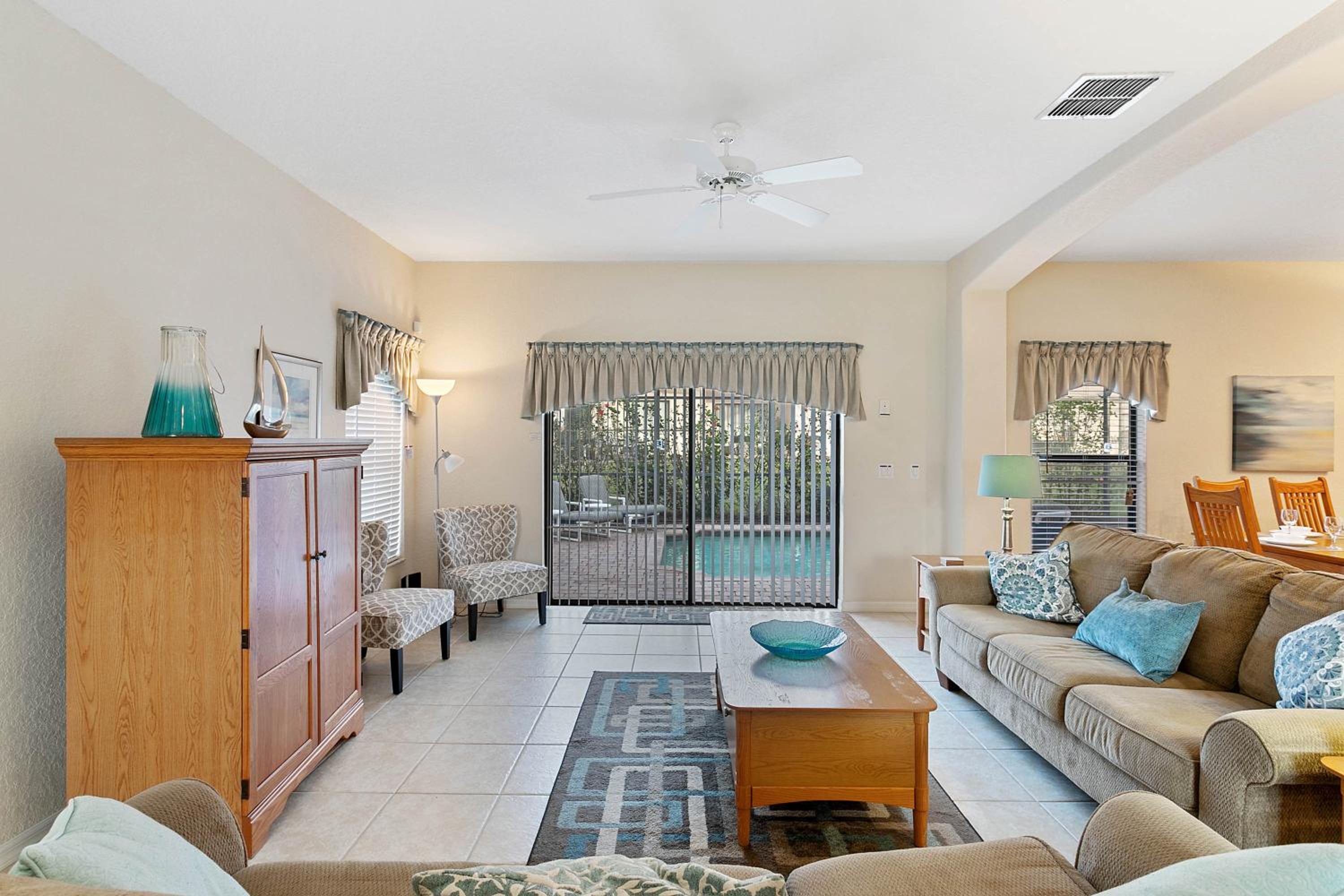 Paradise Resort Styles 4 BEDROOMS with 3 baths Pool and SPA