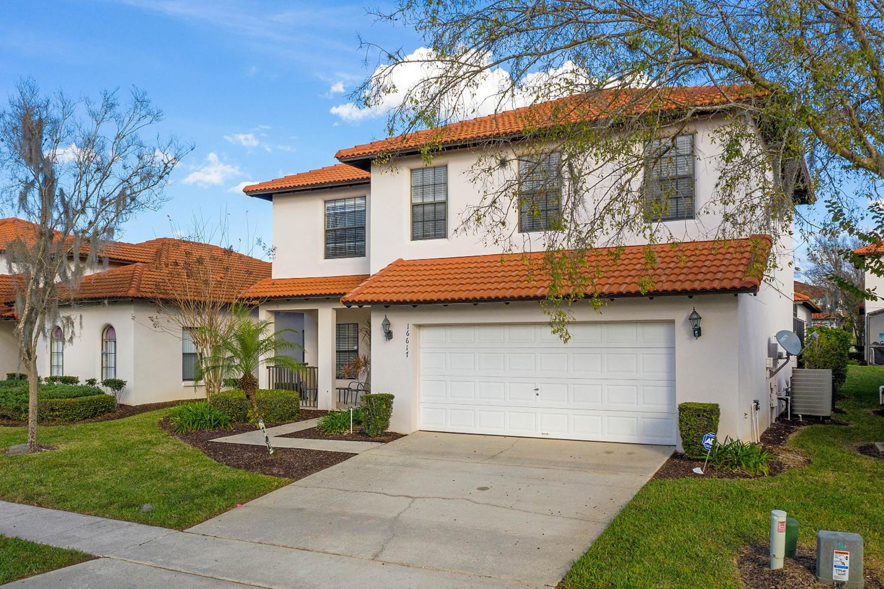 Paradise Resort Styles 4 BEDROOMS with 3 baths Pool and SPA