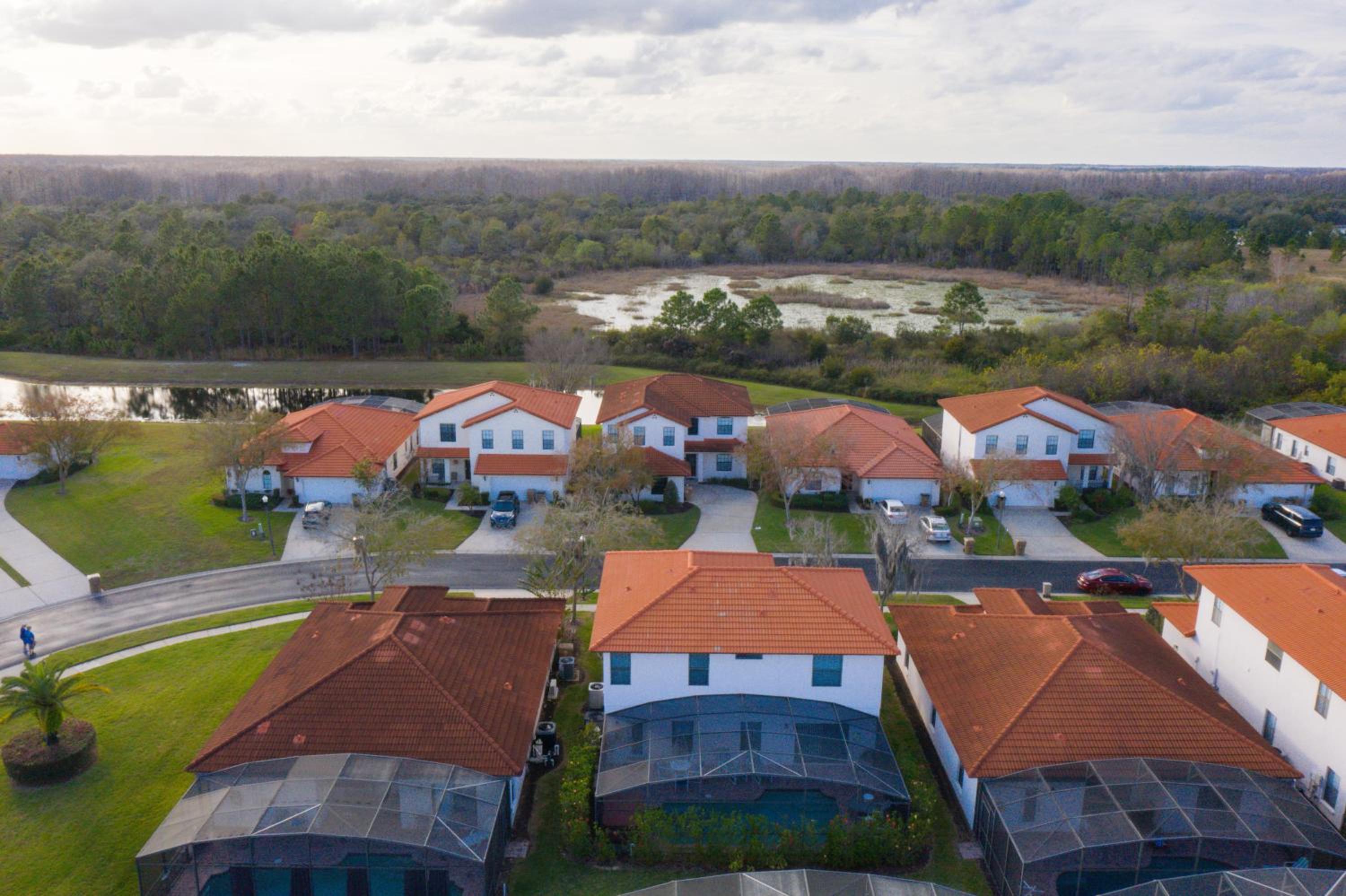 Paradise Resort Styles 4 BEDROOMS with 3 baths Pool and SPA