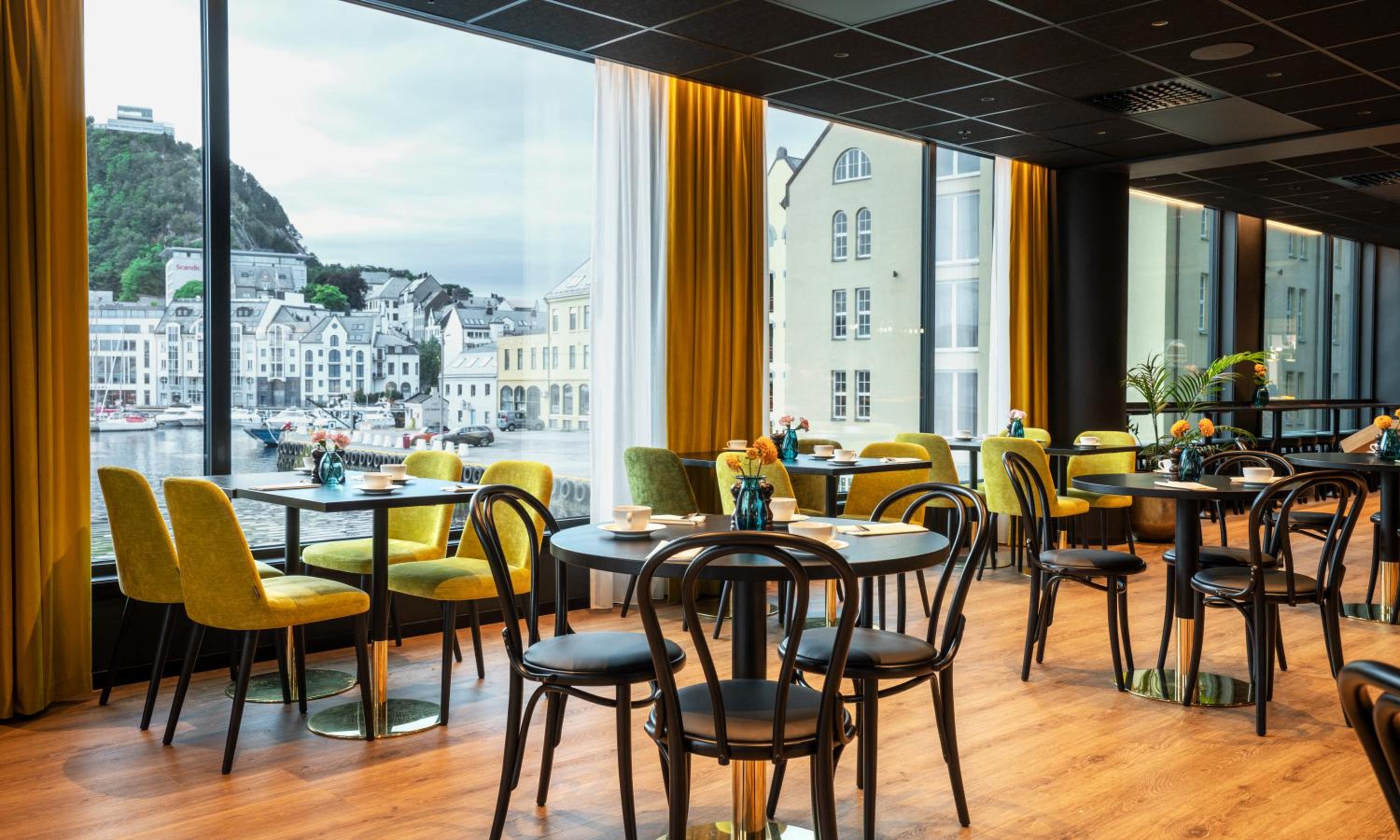 Alesund Vacations - Thon Hotel Alesund - Property Image 2