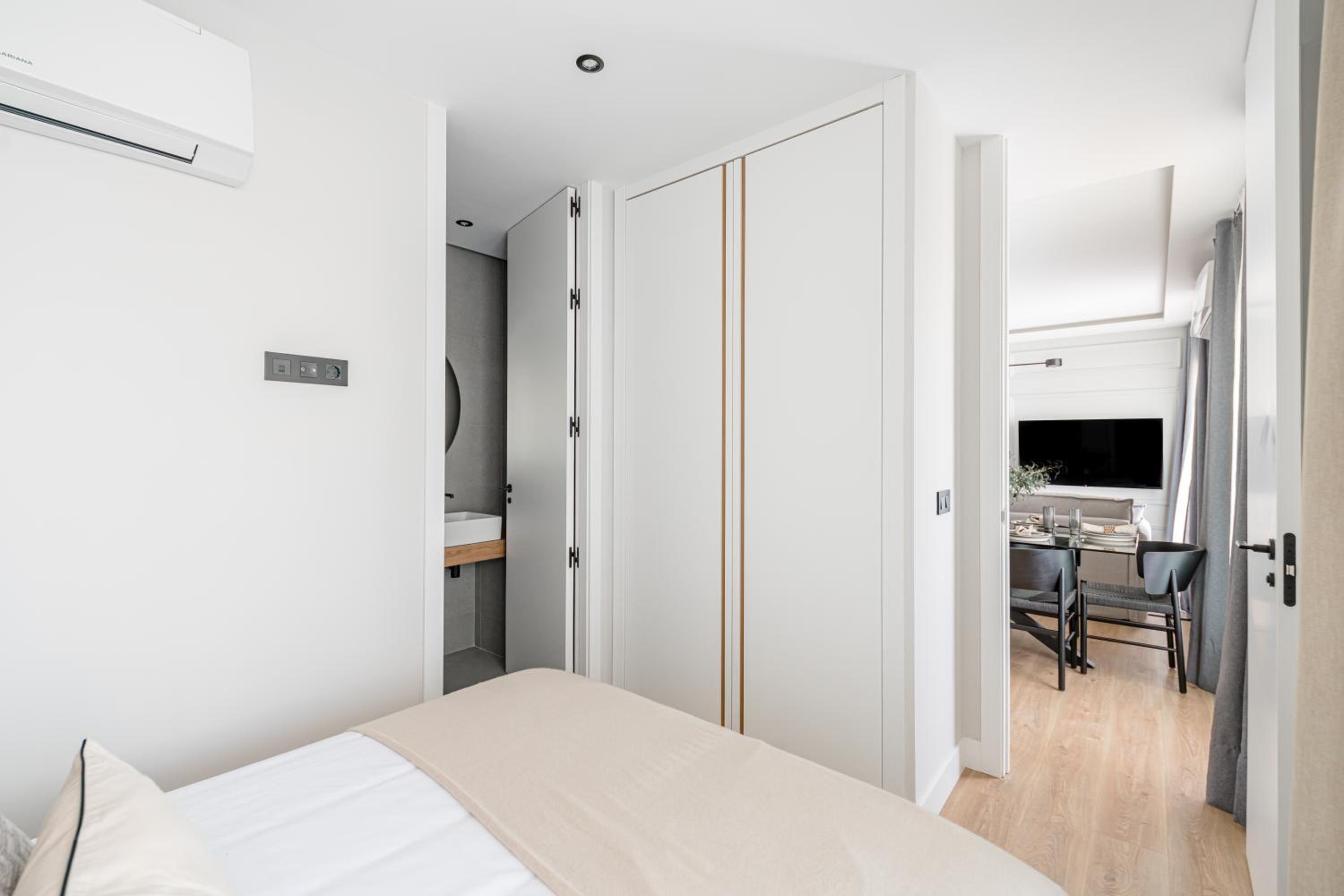 Gran Via VII calle Jacometrezo 2BR 2BH view 5