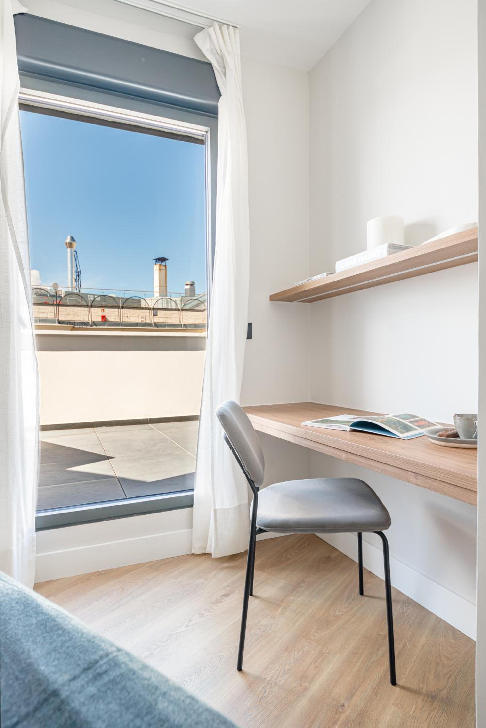 Gran Via VII calle Jacometrezo 2BR 2BH view 3