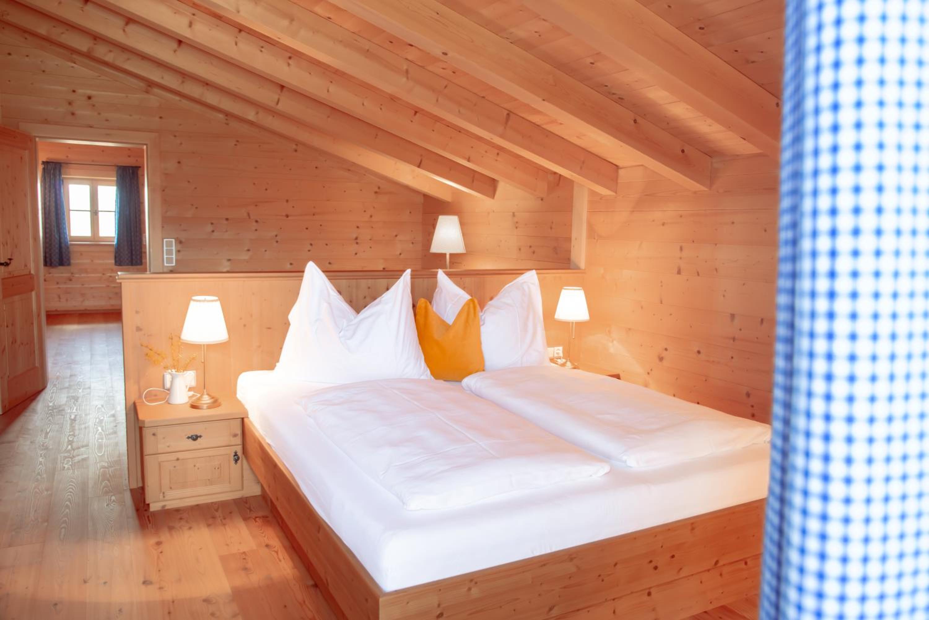 Chalet im Grünen in Seenähe