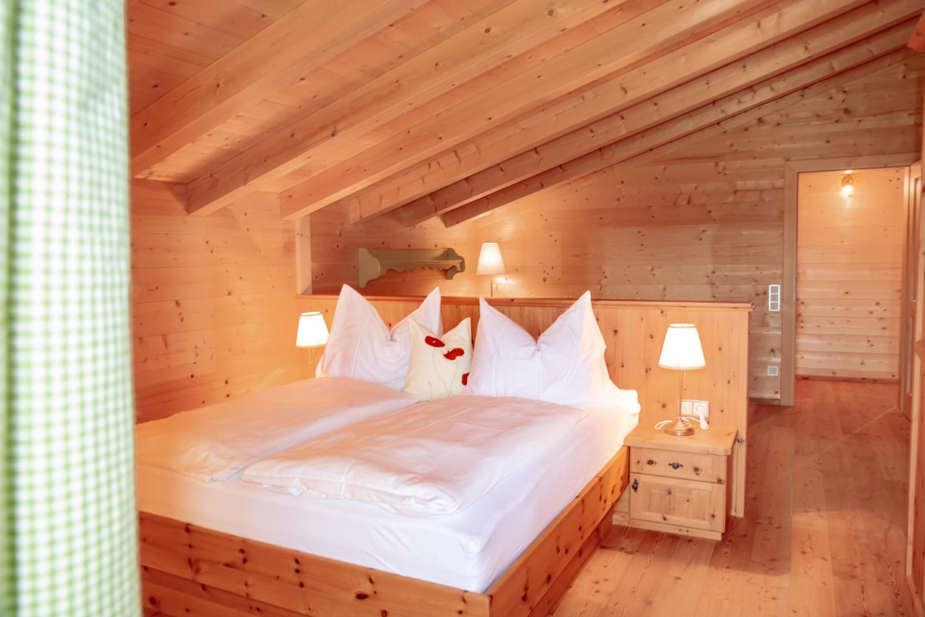 Chalet im Grünen in Seenähe