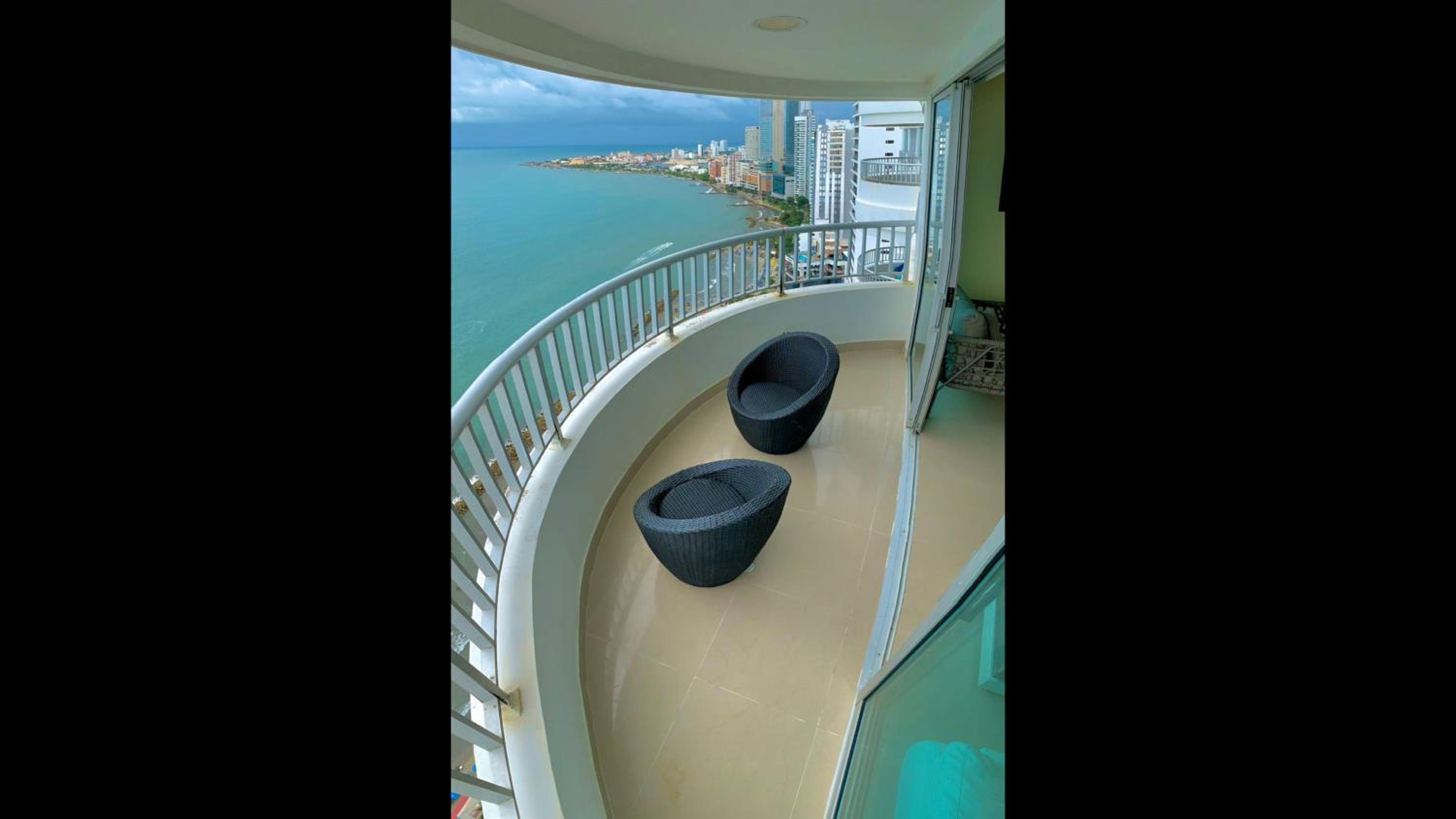 2P1-32 Seafront Apartment With Air Conditioning And Pool