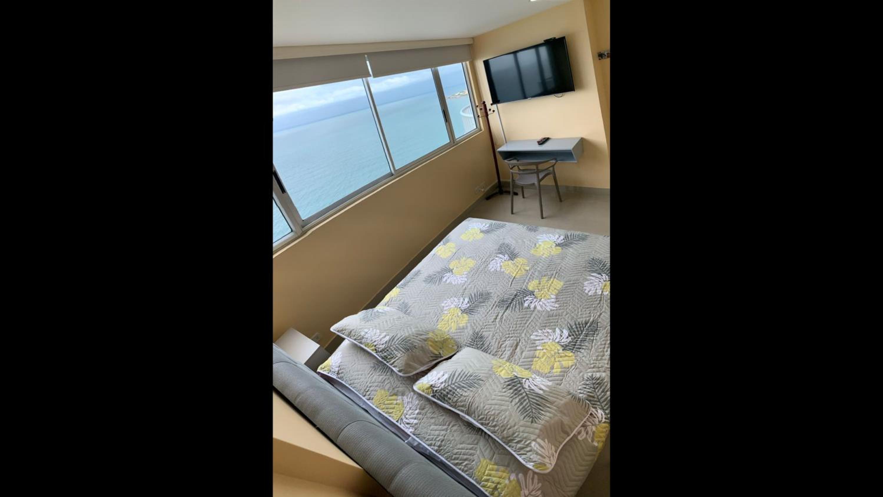 2P1-32 Seafront Apartment With Air Conditioning And Pool
